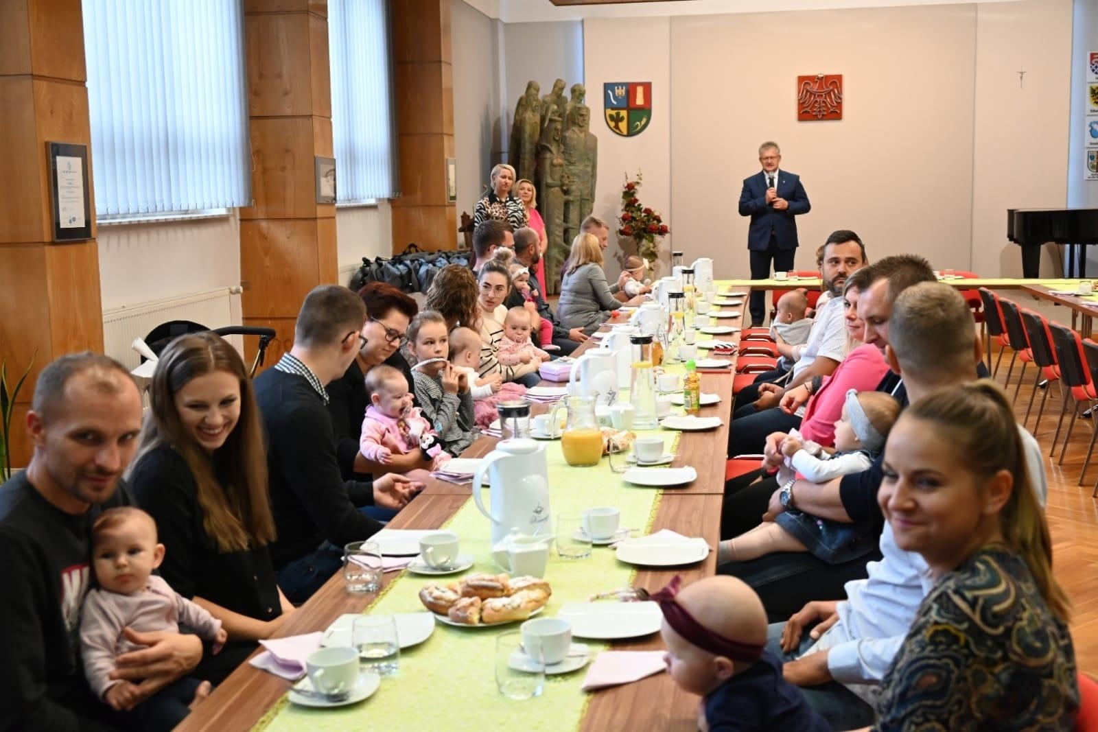 Zdjęcie w galerii na portalu naszraciborz.pl: W gminie Krzyżanowice powitano najmłodszych obywateli [FOTO] wiadomości z regionu