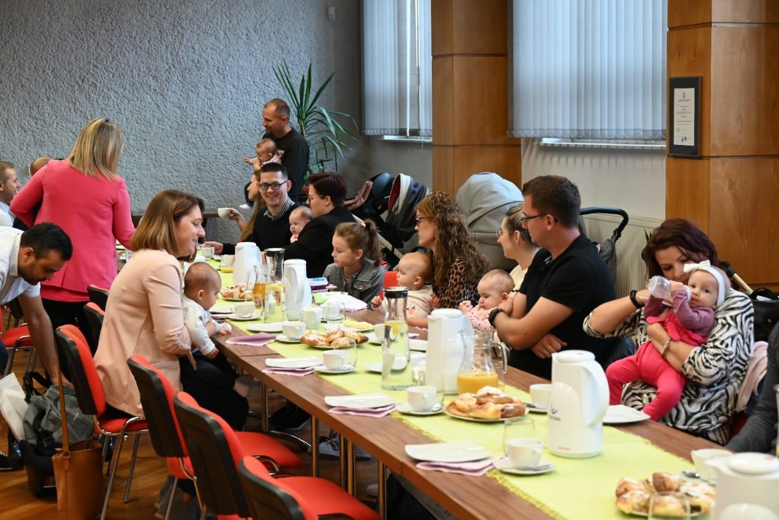 Zdjęcie w galerii na portalu naszraciborz.pl: W gminie Krzyżanowice powitano najmłodszych obywateli [FOTO] wiadomości z regionu