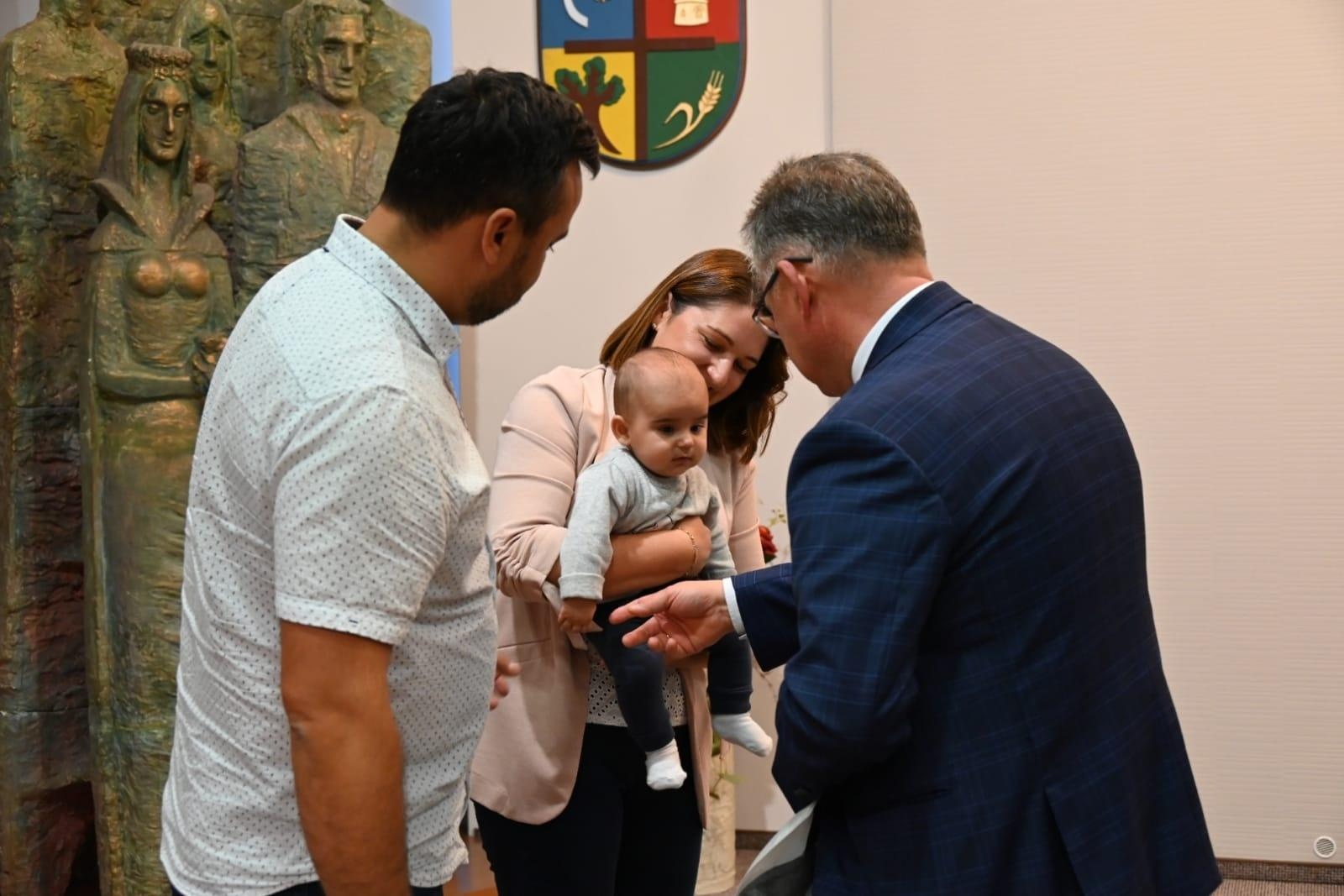 Zdjęcie w galerii na portalu naszraciborz.pl: W gminie Krzyżanowice powitano najmłodszych obywateli [FOTO] wiadomości z regionu