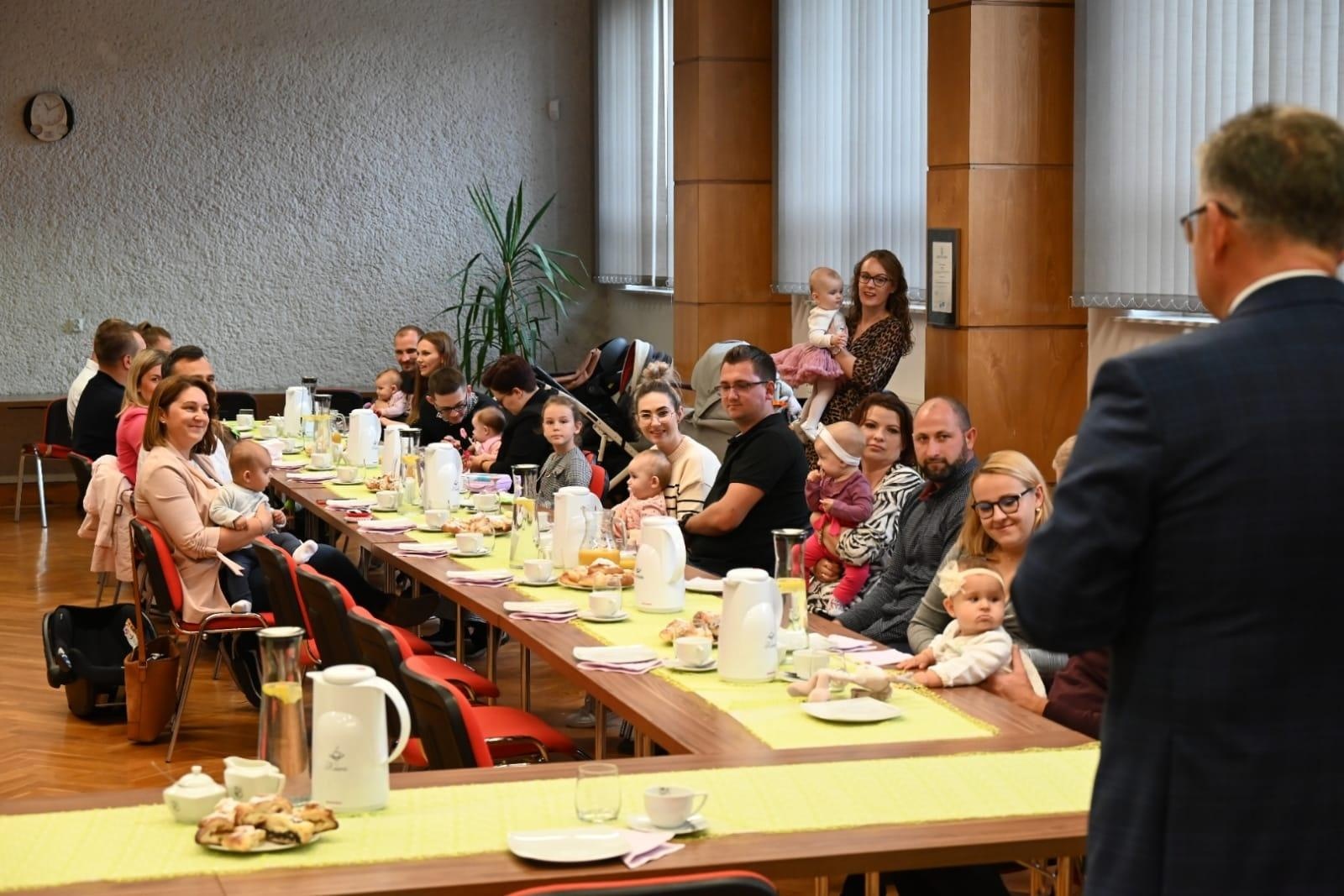Zdjęcie w galerii na portalu naszraciborz.pl: W gminie Krzyżanowice powitano najmłodszych obywateli [FOTO] wiadomości z regionu