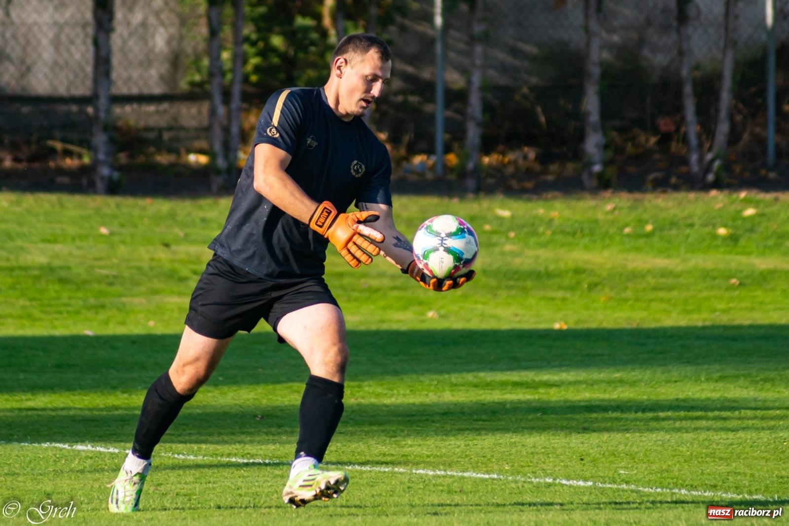Zdjęcie w galerii na portalu naszraciborz.pl: Kolejarz Chałupki z kolejną wygraną. Zabełków wciąż na dnie [FOTO] wiadomości z regionu