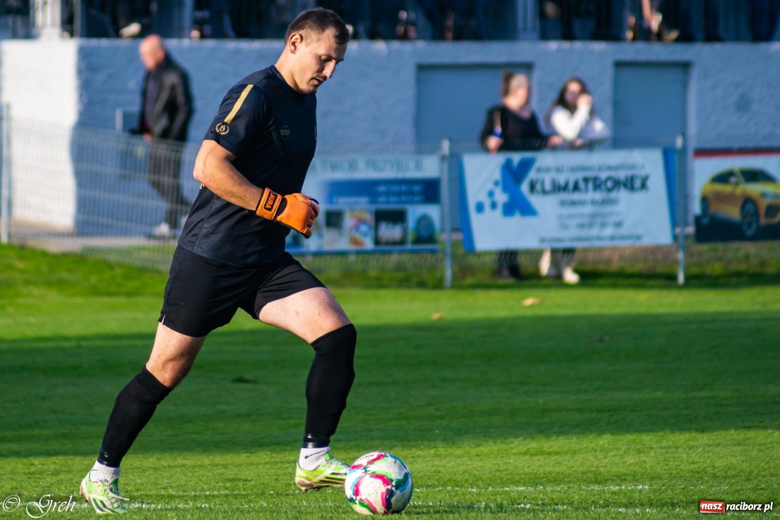 Zdjęcie w galerii na portalu naszraciborz.pl: Kolejarz Chałupki z kolejną wygraną. Zabełków wciąż na dnie [FOTO] wiadomości z regionu