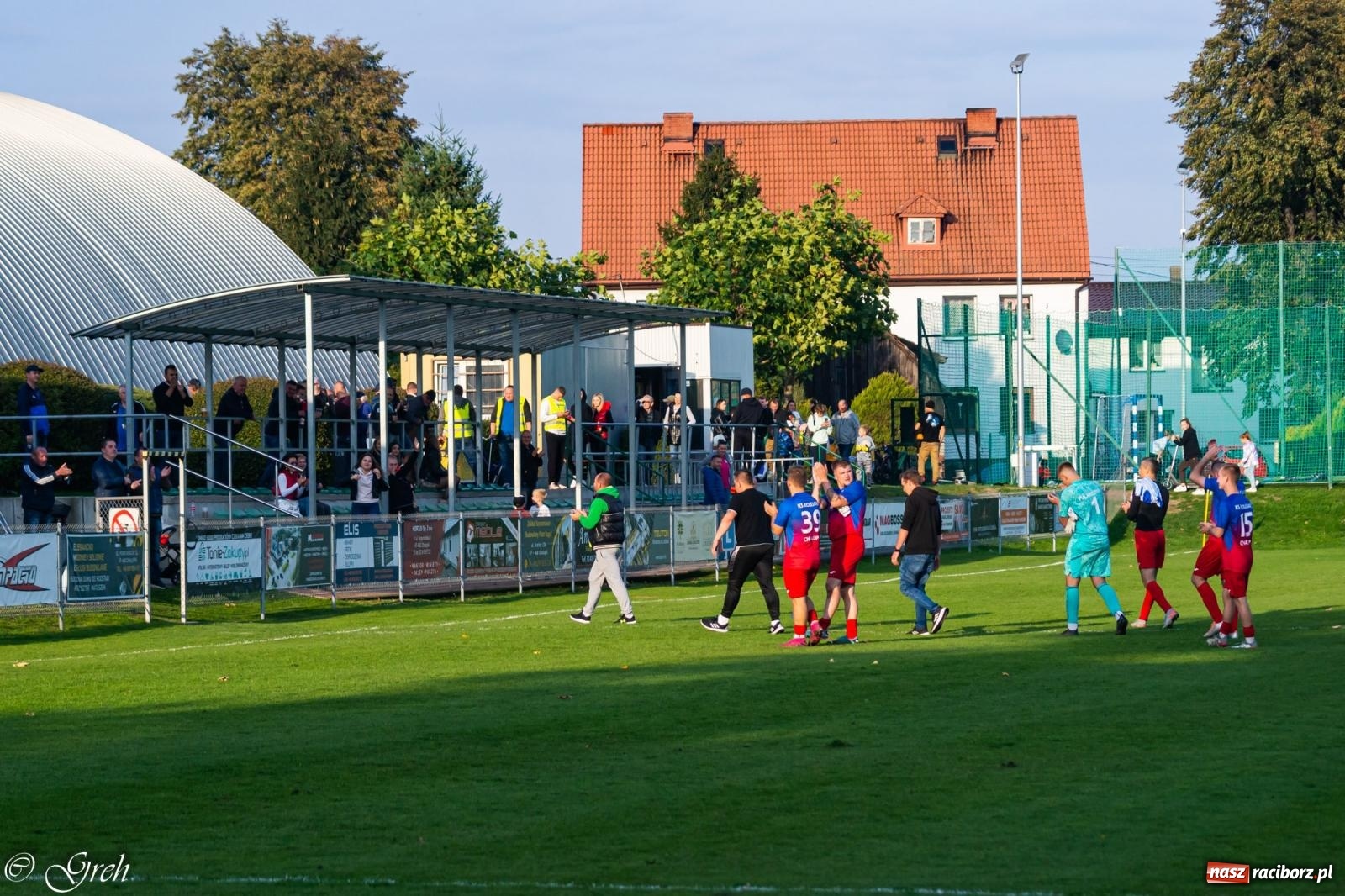 Zdjęcie w galerii na portalu naszraciborz.pl: Kolejarz Chałupki z kolejną wygraną. Zabełków wciąż na dnie [FOTO] wiadomości z regionu