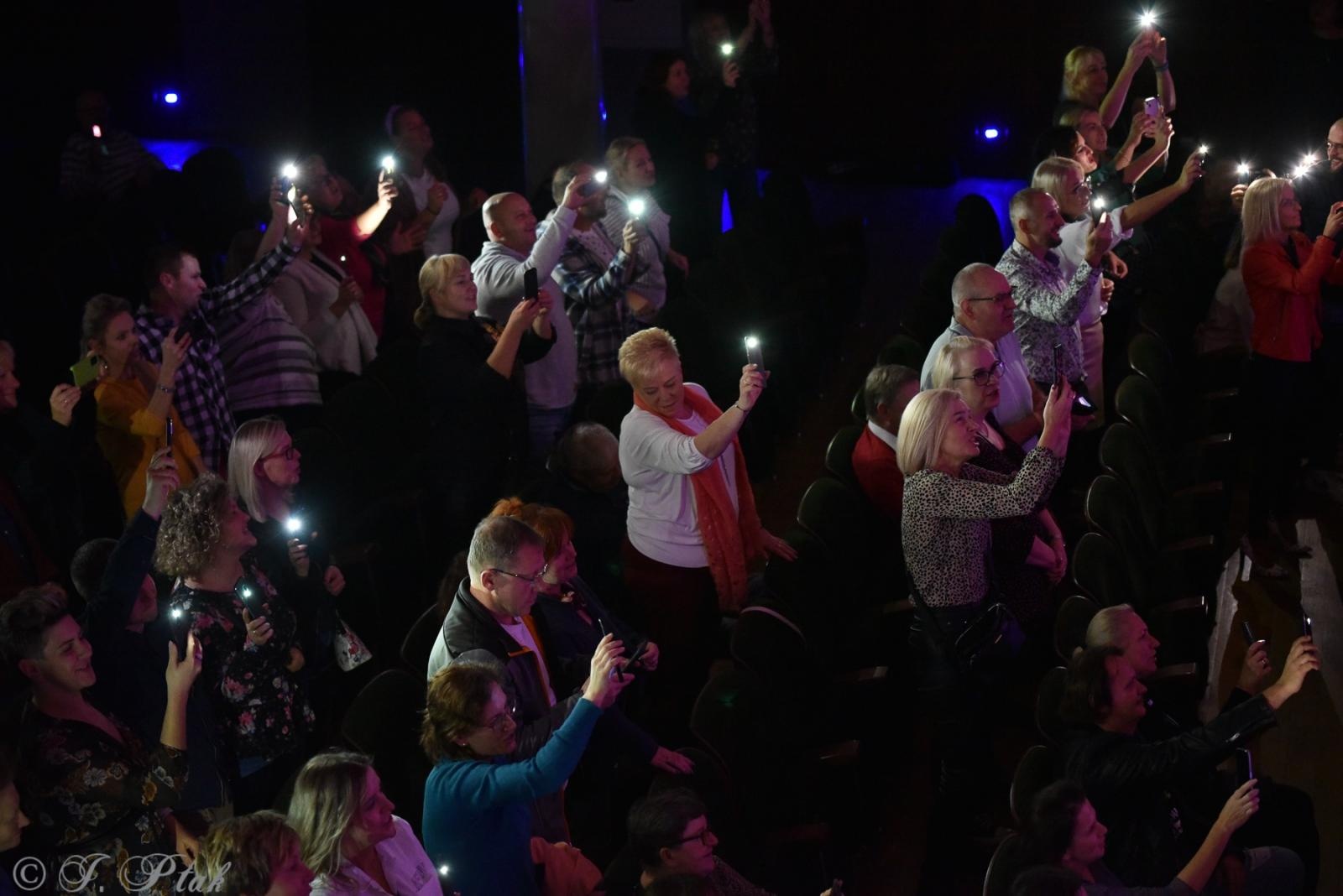 Zdjęcie w galerii na portalu naszraciborz.pl: W taką, w taką ciszę... Universe w Raciborzu [FOTO i WIDEO] wiadomości z regionu