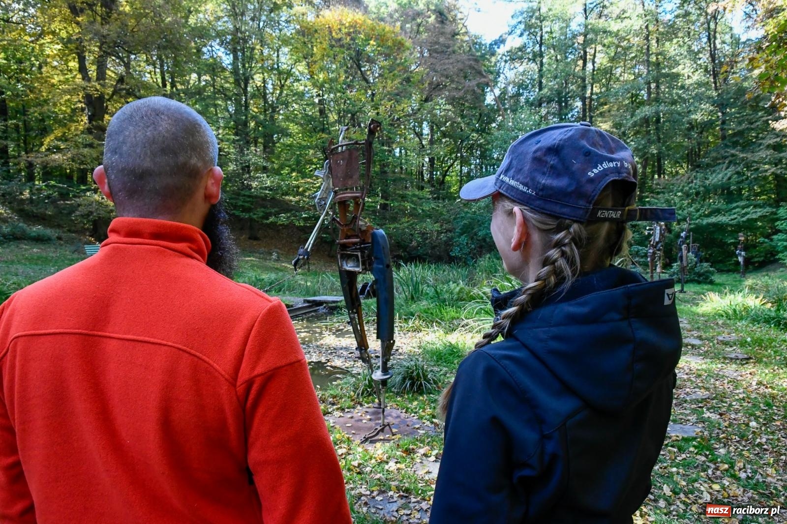 Zdjęcie w galerii na portalu naszraciborz.pl: ROZBITKOWIE Podleśnego. Ze Stoczni Gdańskiej nad Szuwarowy Staw w Oborze wiadomości z regionu