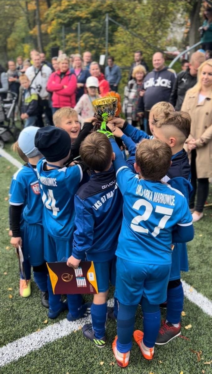 Zdjęcie w galerii na portalu naszraciborz.pl: Żaki Markowic z pucharem Starosty Poruby [FOTO] wiadomości z regionu