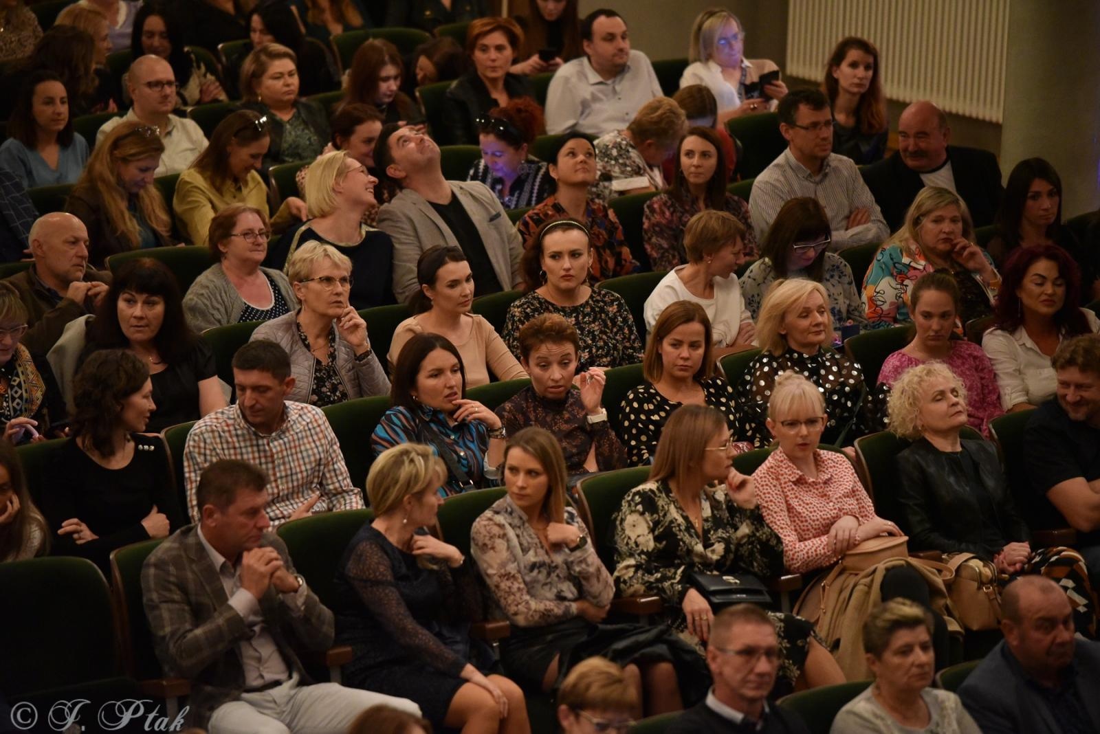Zdjęcie w galerii na portalu naszraciborz.pl: Goło i wesoło na deskach RCK [FOTO] wiadomości z regionu