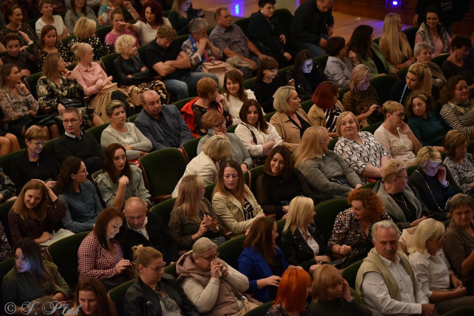 Zdjęcie w galerii na portalu naszraciborz.pl: Goło i wesoło na deskach RCK [FOTO] wiadomości z regionu