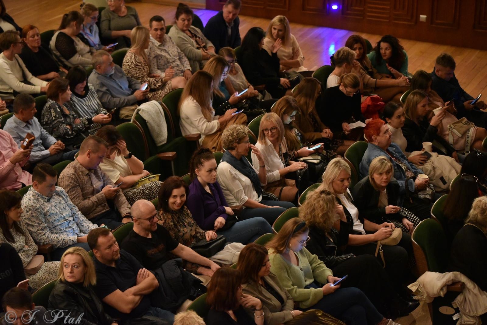 Zdjęcie w galerii na portalu naszraciborz.pl: Goło i wesoło na deskach RCK [FOTO] wiadomości z regionu