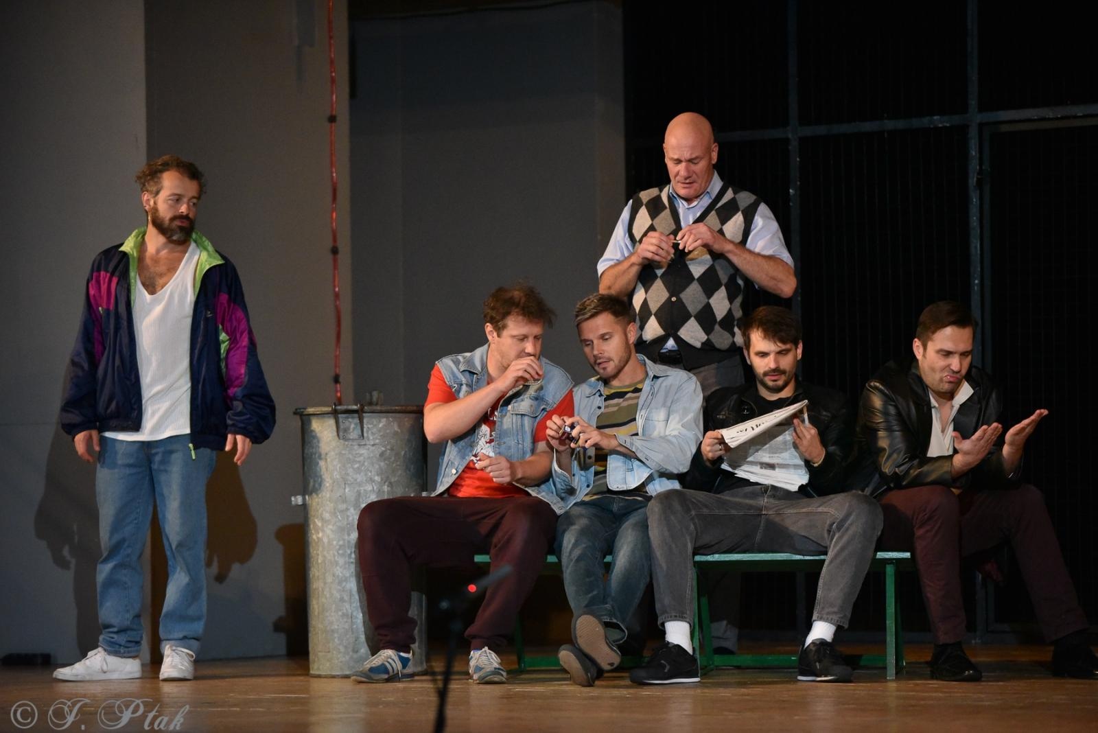 Zdjęcie w galerii na portalu naszraciborz.pl: Goło i wesoło na deskach RCK [FOTO] wiadomości z regionu