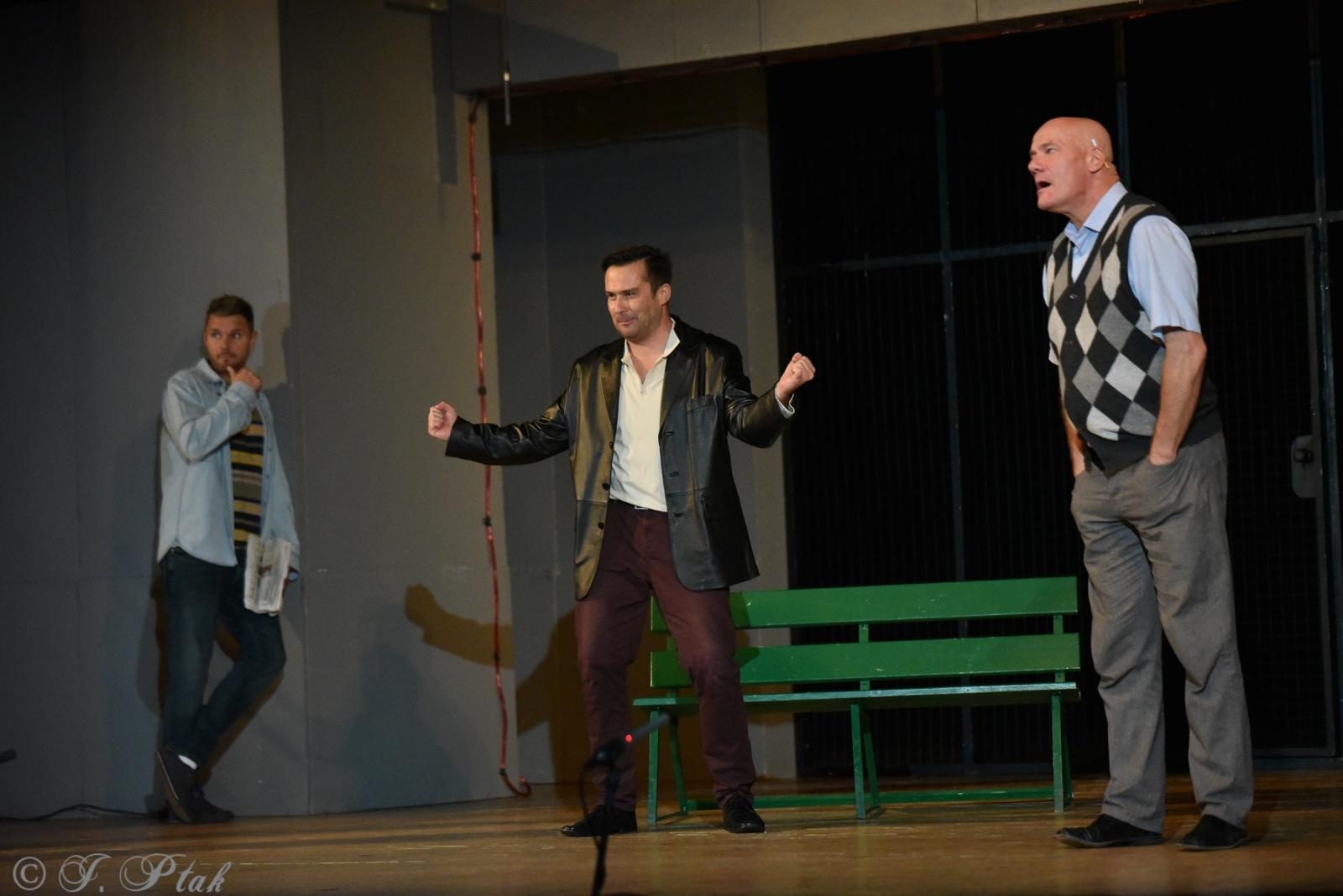 Zdjęcie w galerii na portalu naszraciborz.pl: Goło i wesoło na deskach RCK [FOTO] wiadomości z regionu