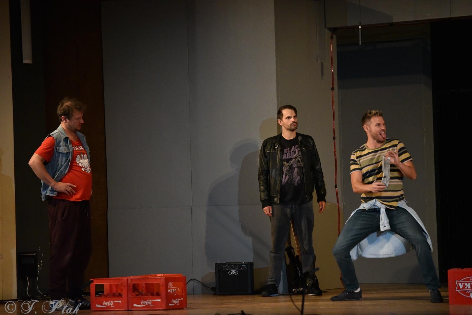 Zdjęcie w galerii na portalu naszraciborz.pl: Goło i wesoło na deskach RCK [FOTO] wiadomości z regionu