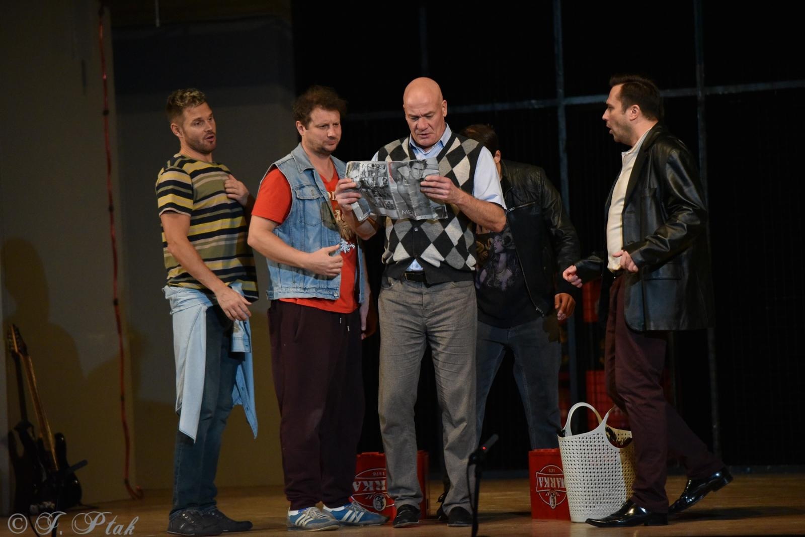 Zdjęcie w galerii na portalu naszraciborz.pl: Goło i wesoło na deskach RCK [FOTO] wiadomości z regionu