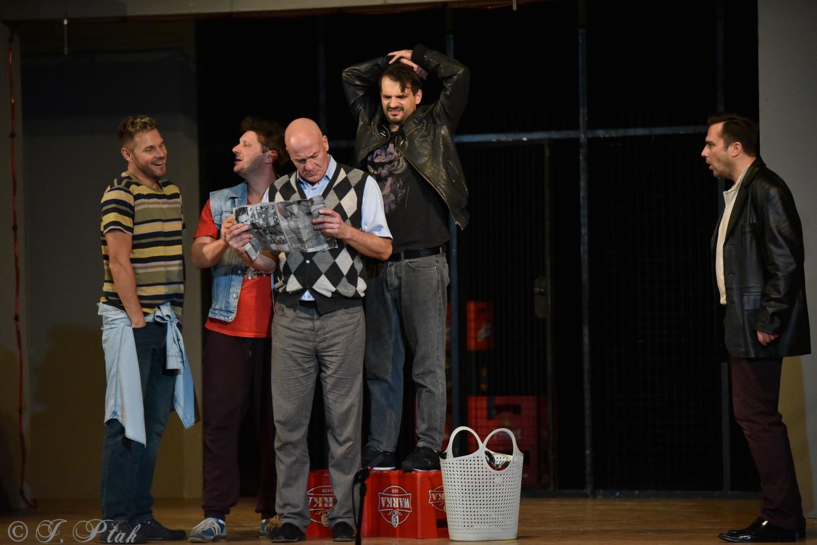 Zdjęcie w galerii na portalu naszraciborz.pl: Goło i wesoło na deskach RCK [FOTO] wiadomości z regionu