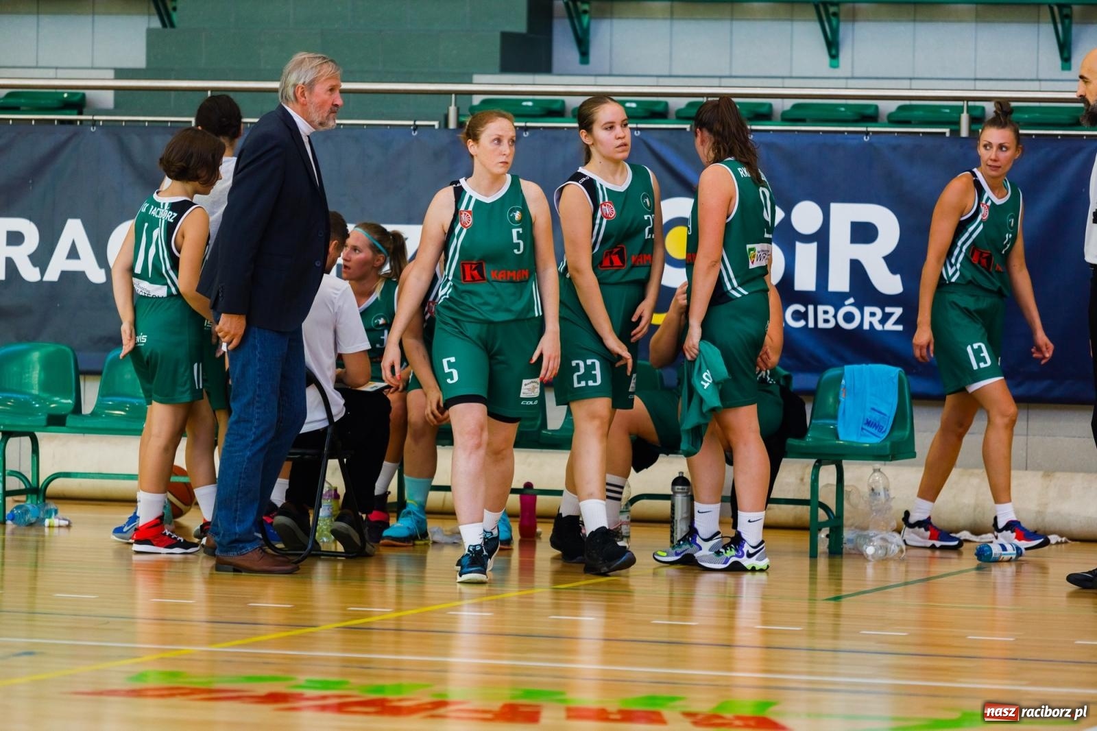 Zdjęcie w galerii na portalu naszraciborz.pl: Koszykarski dreszczowiec w hali przy Łąkowej [FOTO] wiadomości z regionu