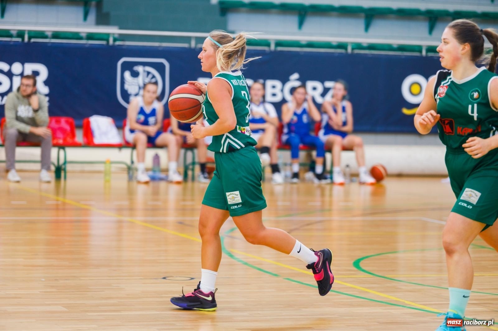 Zdjęcie w galerii na portalu naszraciborz.pl: Koszykarski dreszczowiec w hali przy Łąkowej [FOTO] wiadomości z regionu