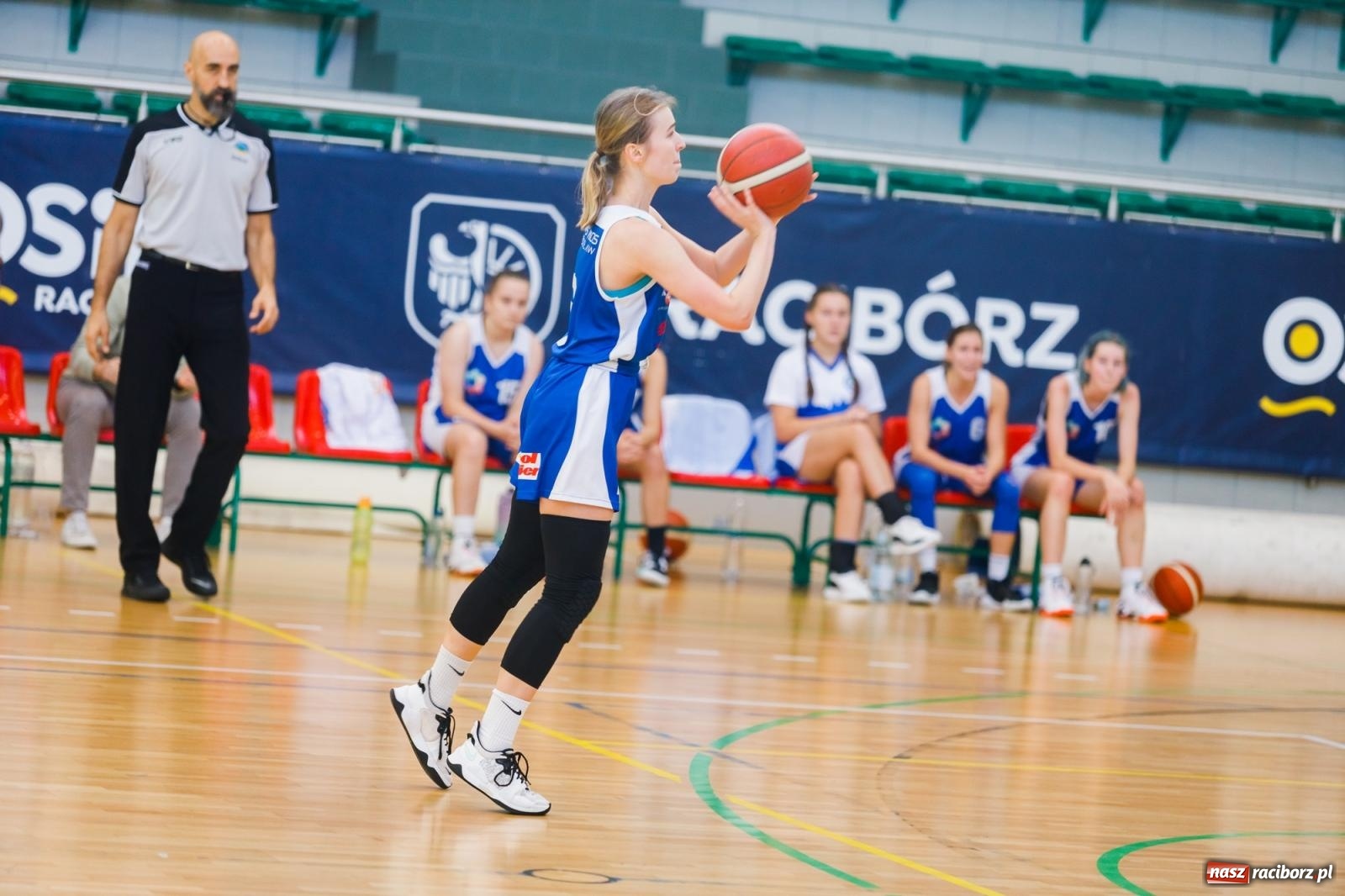 Zdjęcie w galerii na portalu naszraciborz.pl: Koszykarski dreszczowiec w hali przy Łąkowej [FOTO] wiadomości z regionu