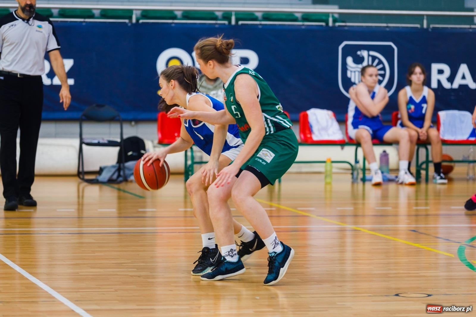 Zdjęcie w galerii na portalu naszraciborz.pl: Koszykarski dreszczowiec w hali przy Łąkowej [FOTO] wiadomości z regionu