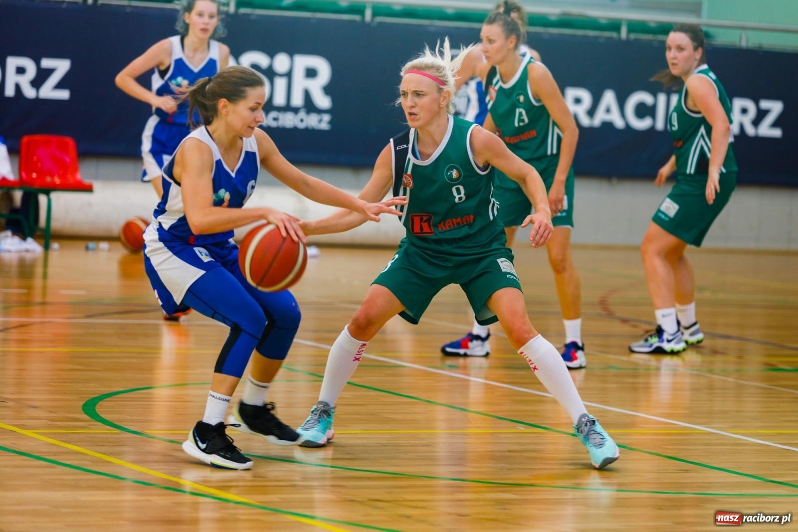 Zdjęcie w galerii na portalu naszraciborz.pl: Koszykarski dreszczowiec w hali przy Łąkowej [FOTO] wiadomości z regionu
