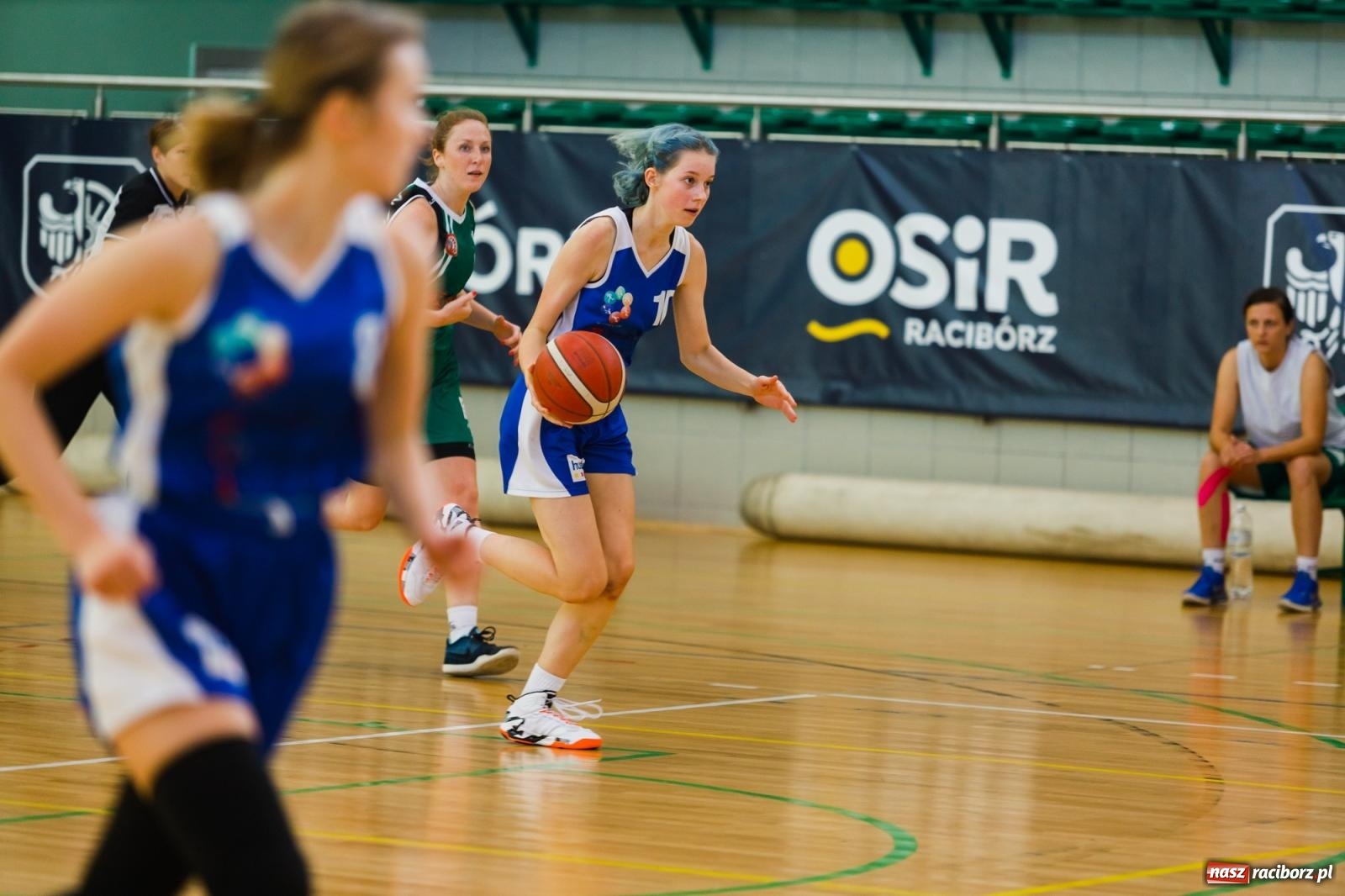 Zdjęcie w galerii na portalu naszraciborz.pl: Koszykarski dreszczowiec w hali przy Łąkowej [FOTO] wiadomości z regionu
