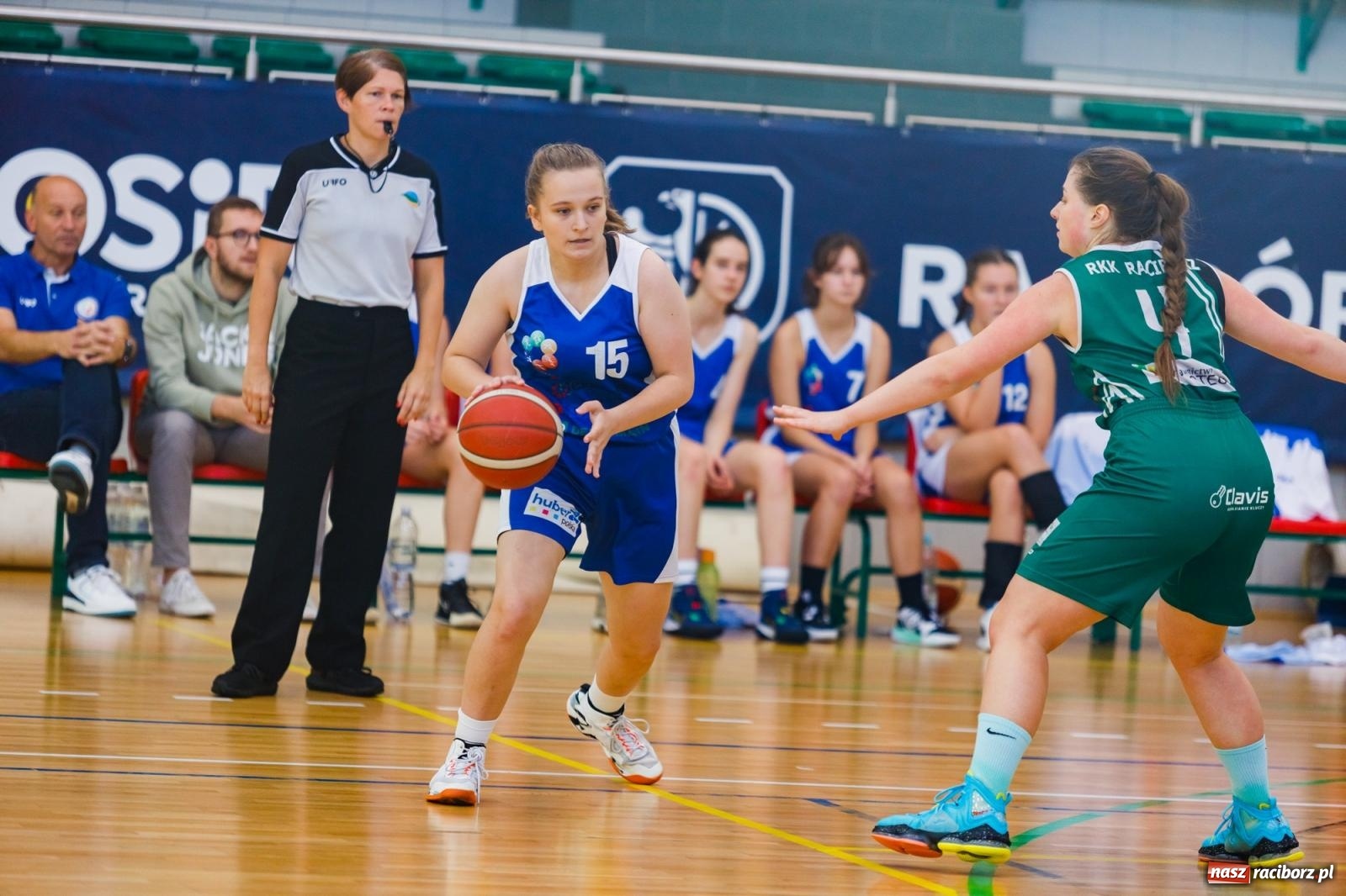 Zdjęcie w galerii na portalu naszraciborz.pl: Koszykarski dreszczowiec w hali przy Łąkowej [FOTO] wiadomości z regionu