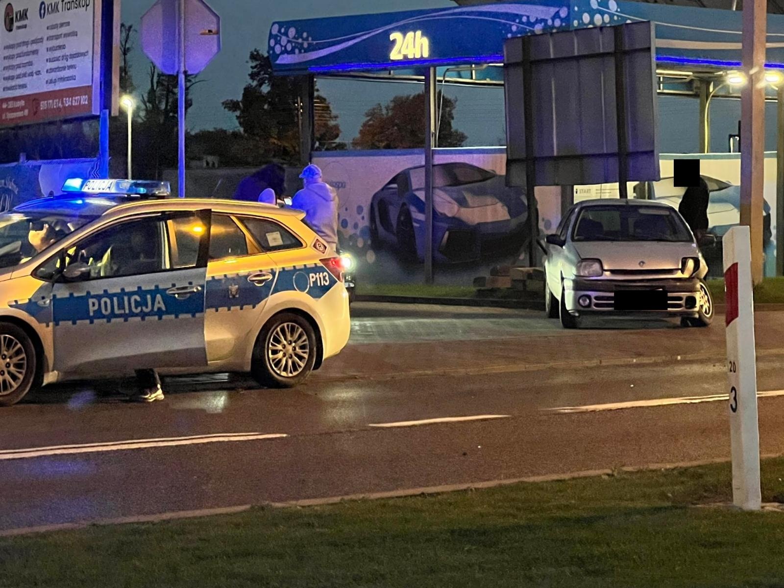 Zdjęcie w galerii na portalu naszraciborz.pl: Zderzenie renault i peugeota na mycie wiadomości z regionu