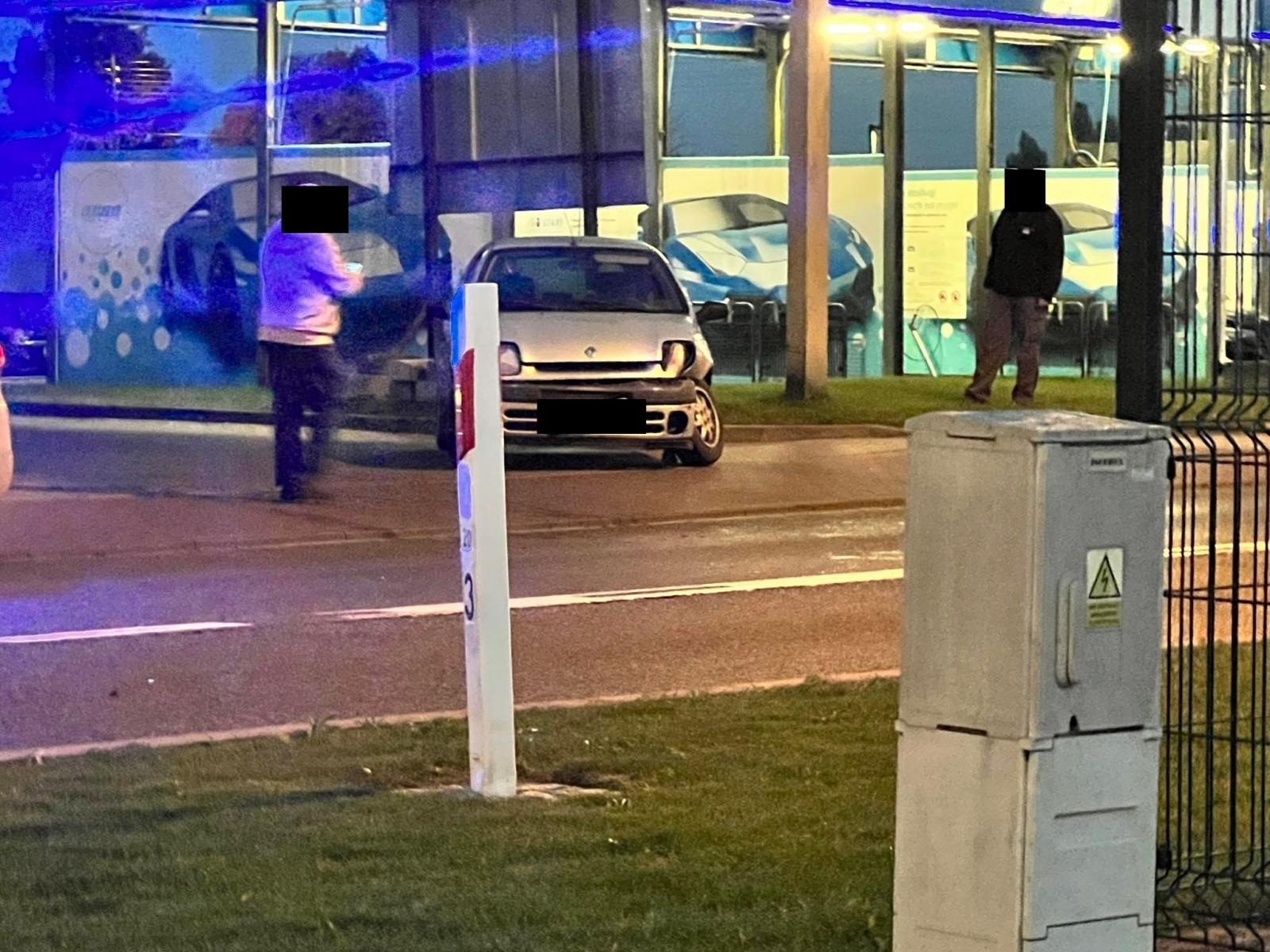 Zdjęcie w galerii na portalu naszraciborz.pl: Zderzenie renault i peugeota na mycie wiadomości z regionu