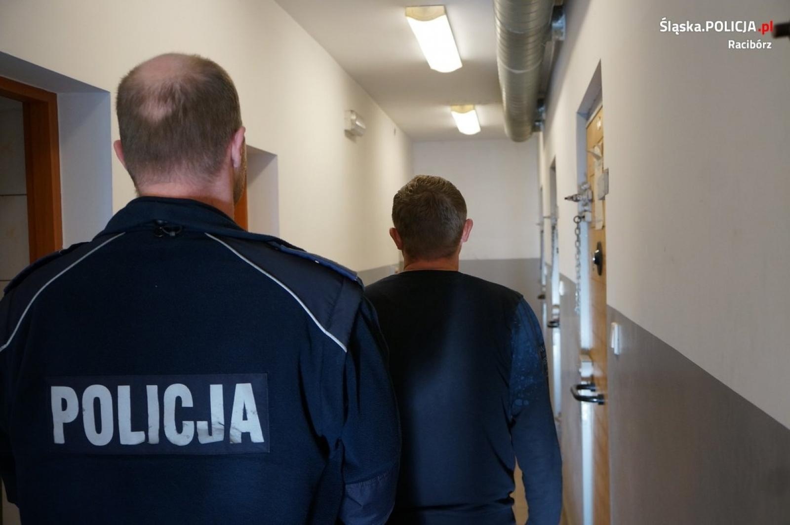 Zdjęcie w galerii na portalu naszraciborz.pl: Mógł zapłacić mandat, teraz odpowie za przestępstwo korupcyjne [FOTO] wiadomości z regionu