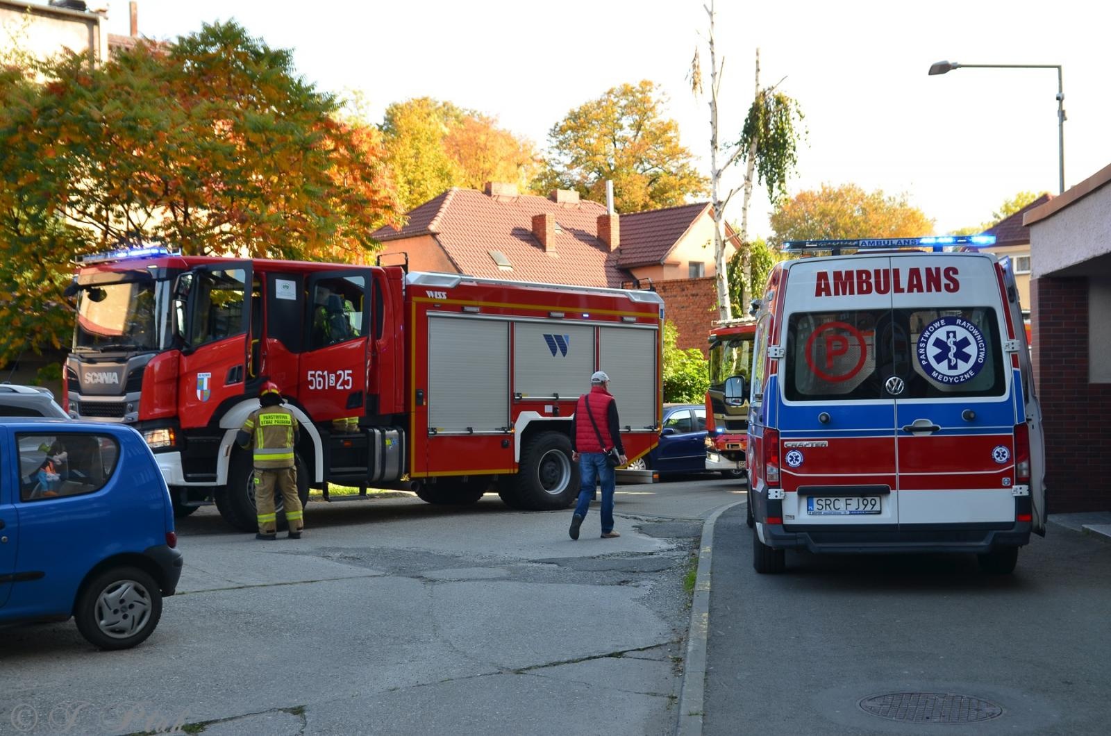 Zdjęcie w galerii na portalu naszraciborz.pl: Wszystkie służby na Katowickiej. Nie żyje mężczyzna wiadomości z regionu