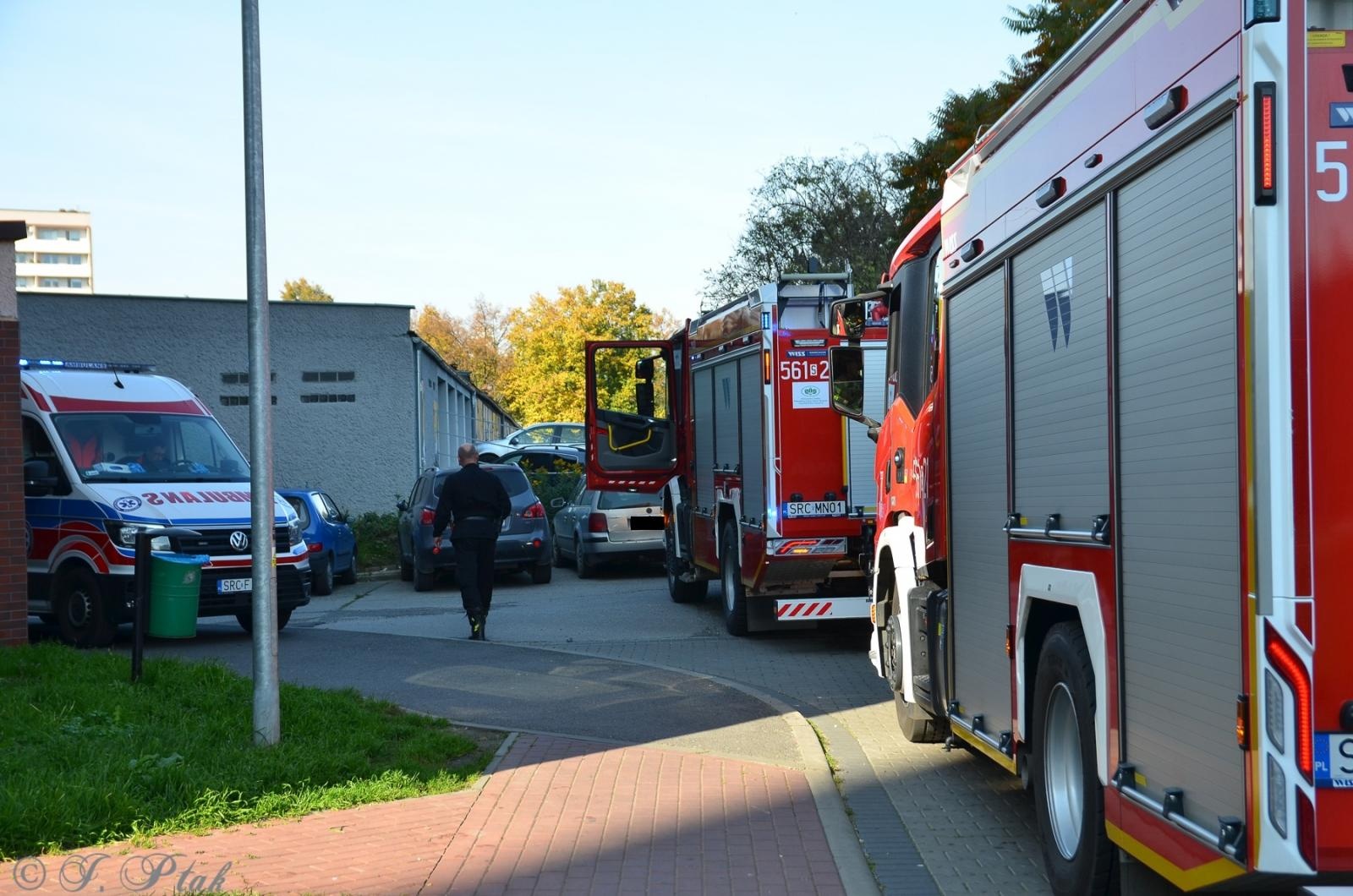Zdjęcie w galerii na portalu naszraciborz.pl: Wszystkie służby na Katowickiej. Nie żyje mężczyzna wiadomości z regionu