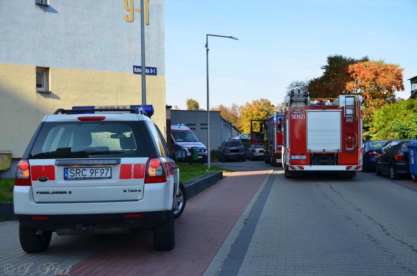 Zdjęcie w galerii na portalu naszraciborz.pl: Wszystkie służby na Katowickiej. Nie żyje mężczyzna wiadomości z regionu