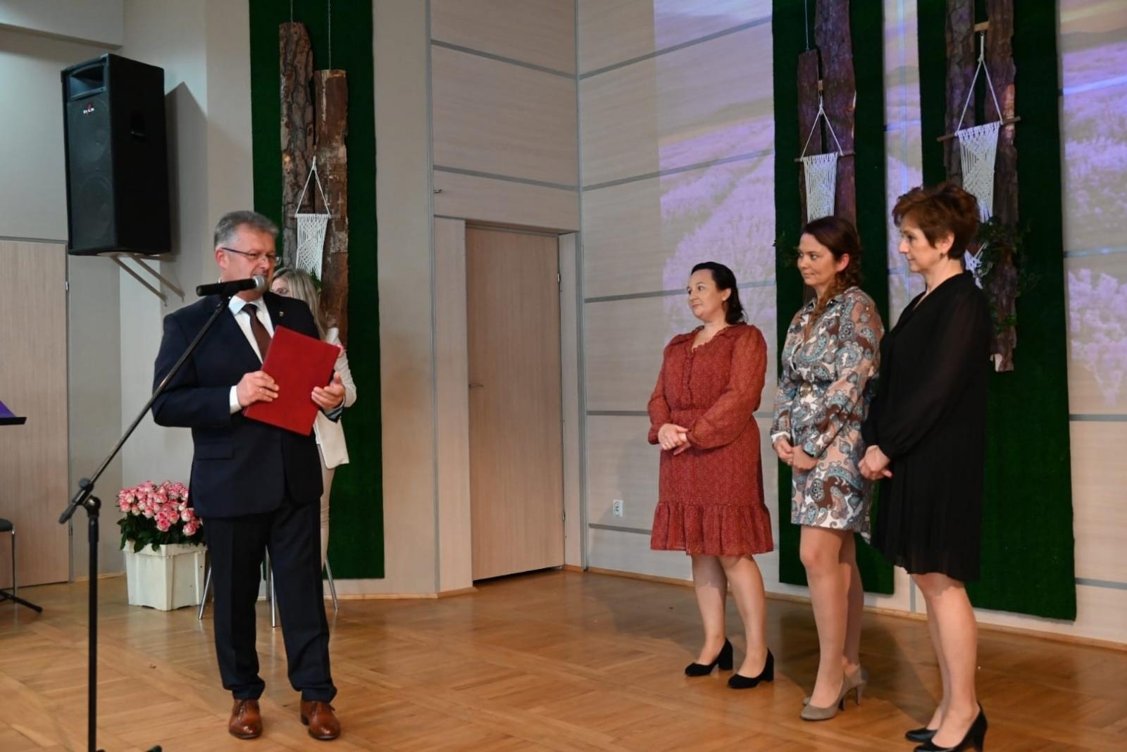 Zdjęcie w galerii na portalu naszraciborz.pl: W gminie Krzyżanowice obchodzono Dzień Edukacji Narodowej wiadomości z regionu