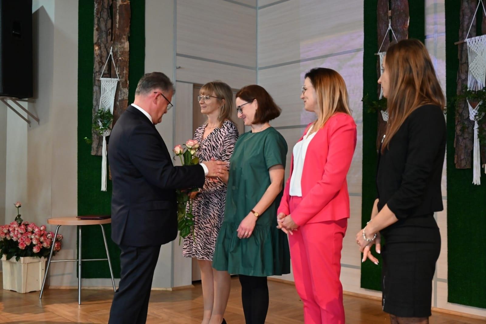 Zdjęcie w galerii na portalu naszraciborz.pl: W gminie Krzyżanowice obchodzono Dzień Edukacji Narodowej wiadomości z regionu