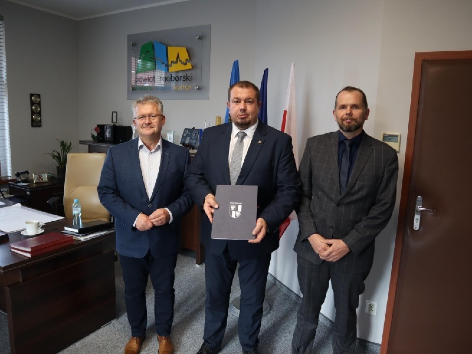 Zdjęcie w galerii na portalu naszraciborz.pl: Rusza remont drogi z Tworkowa do Borucina wiadomości z regionu