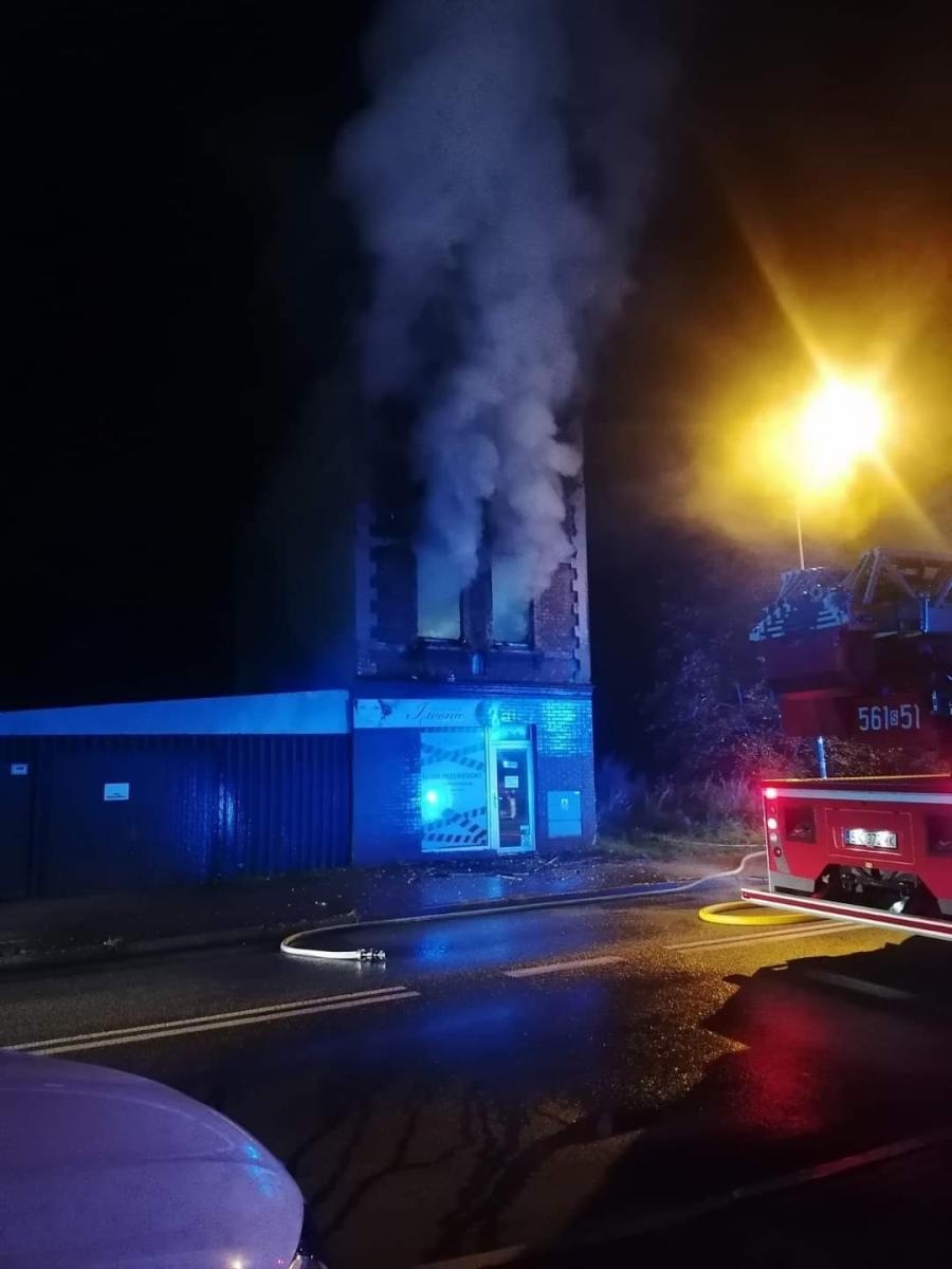 Zdjęcie w galerii na portalu naszraciborz.pl: Nocny pożar kamienicy przy Głubczyckiej. 100 tys. zł strat [FOTO] wiadomości z regionu