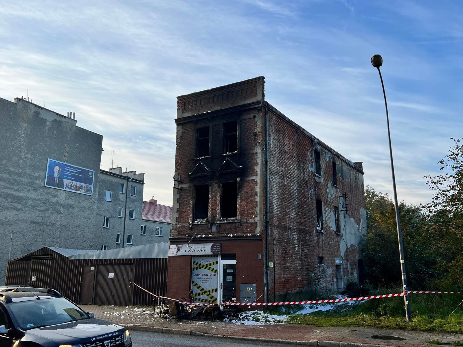 Zdjęcie w galerii na portalu naszraciborz.pl: Nocny pożar kamienicy przy Głubczyckiej. 100 tys. zł strat [FOTO] wiadomości z regionu