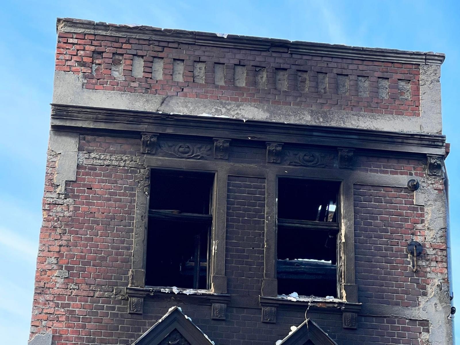 Zdjęcie w galerii na portalu naszraciborz.pl: Nocny pożar kamienicy przy Głubczyckiej. 100 tys. zł strat [FOTO] wiadomości z regionu