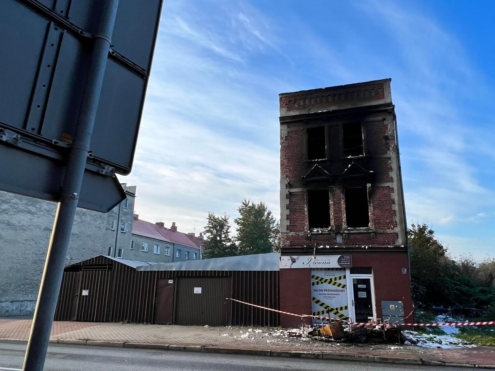Zdjęcie w galerii na portalu naszraciborz.pl: Nocny pożar kamienicy przy Głubczyckiej. 100 tys. zł strat [FOTO] wiadomości z regionu