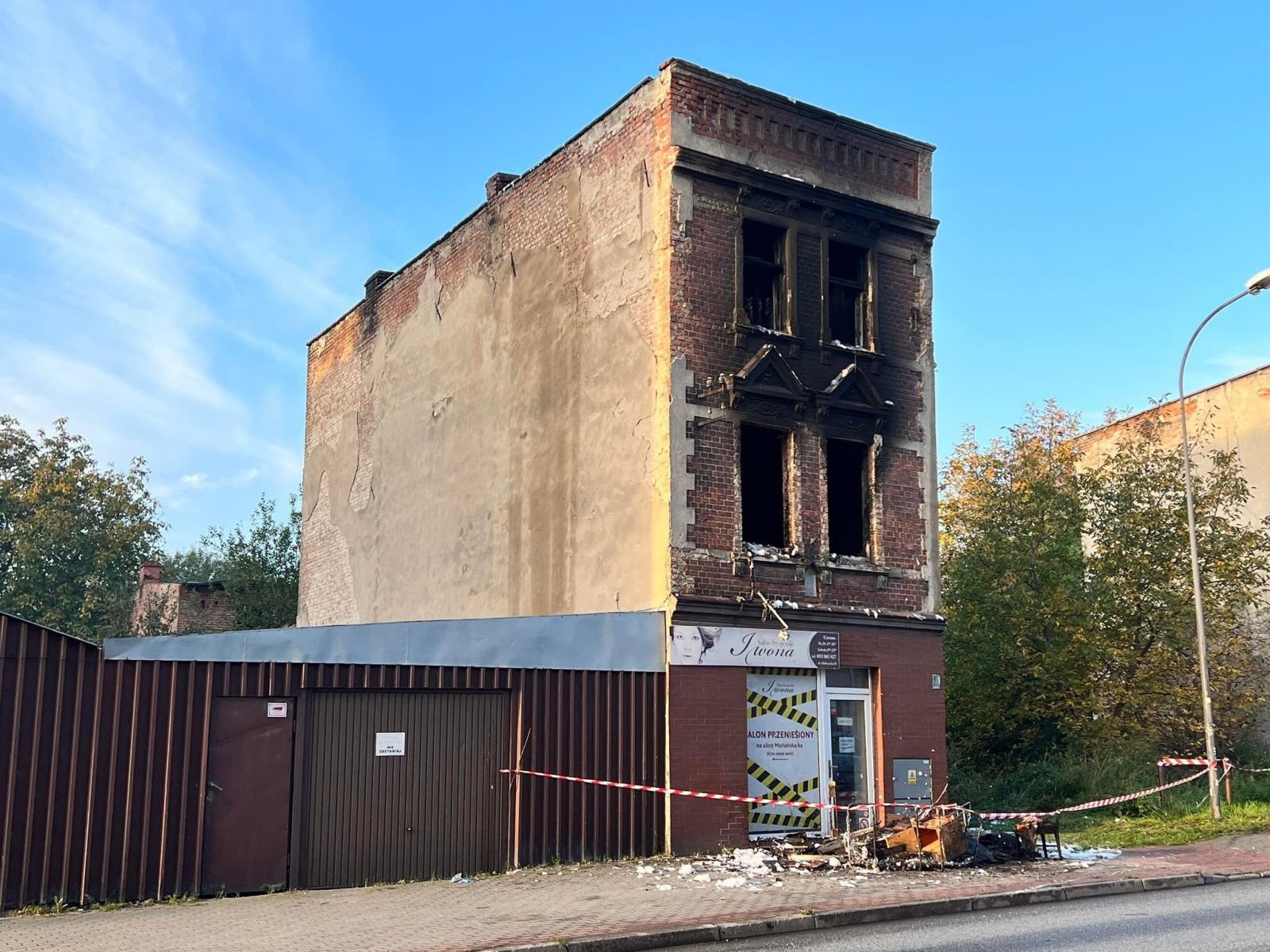Zdjęcie w galerii na portalu naszraciborz.pl: Nocny pożar kamienicy przy Głubczyckiej. 100 tys. zł strat [FOTO] wiadomości z regionu