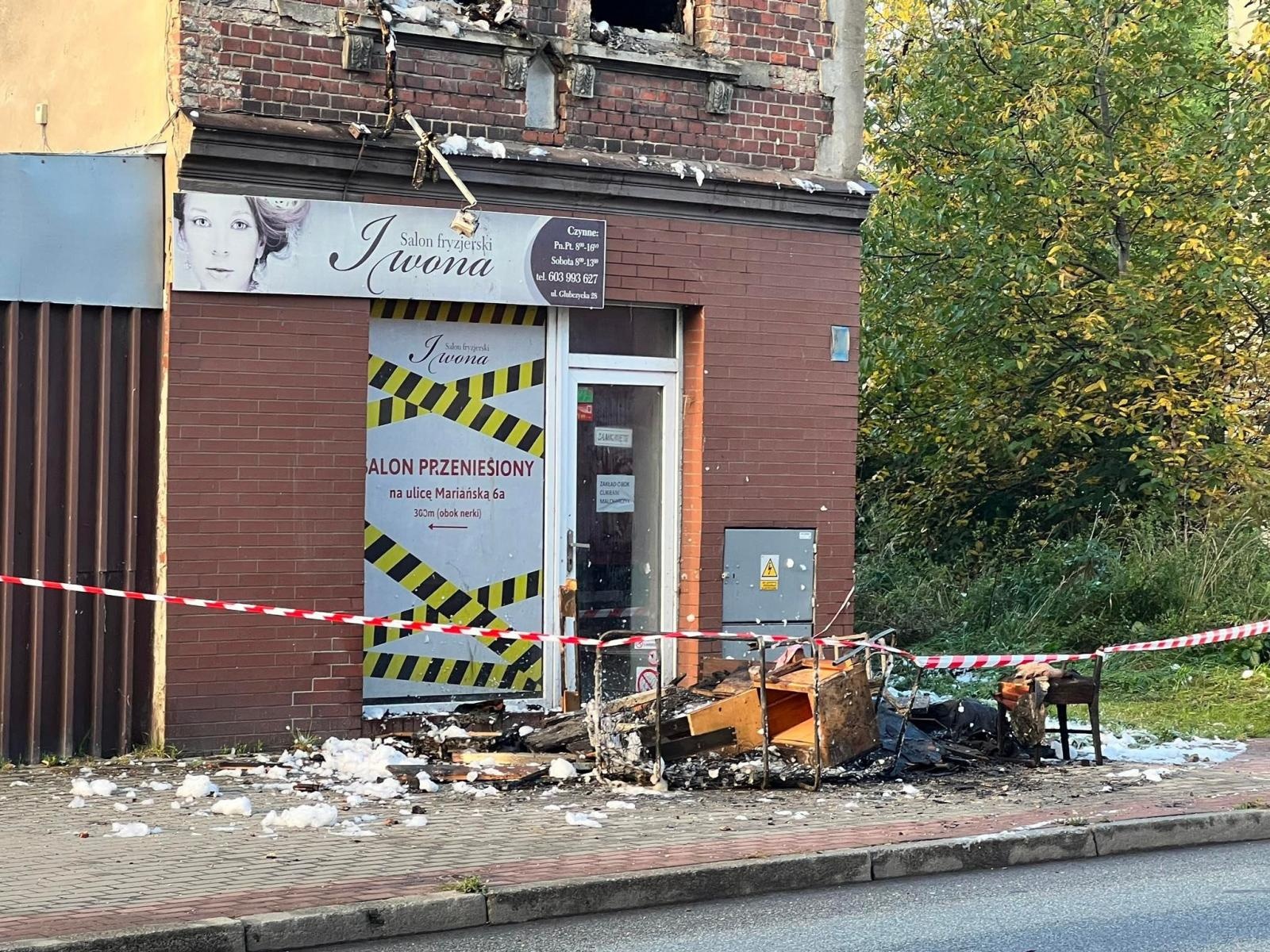 Zdjęcie w galerii na portalu naszraciborz.pl: Nocny pożar kamienicy przy Głubczyckiej. 100 tys. zł strat [FOTO] wiadomości z regionu