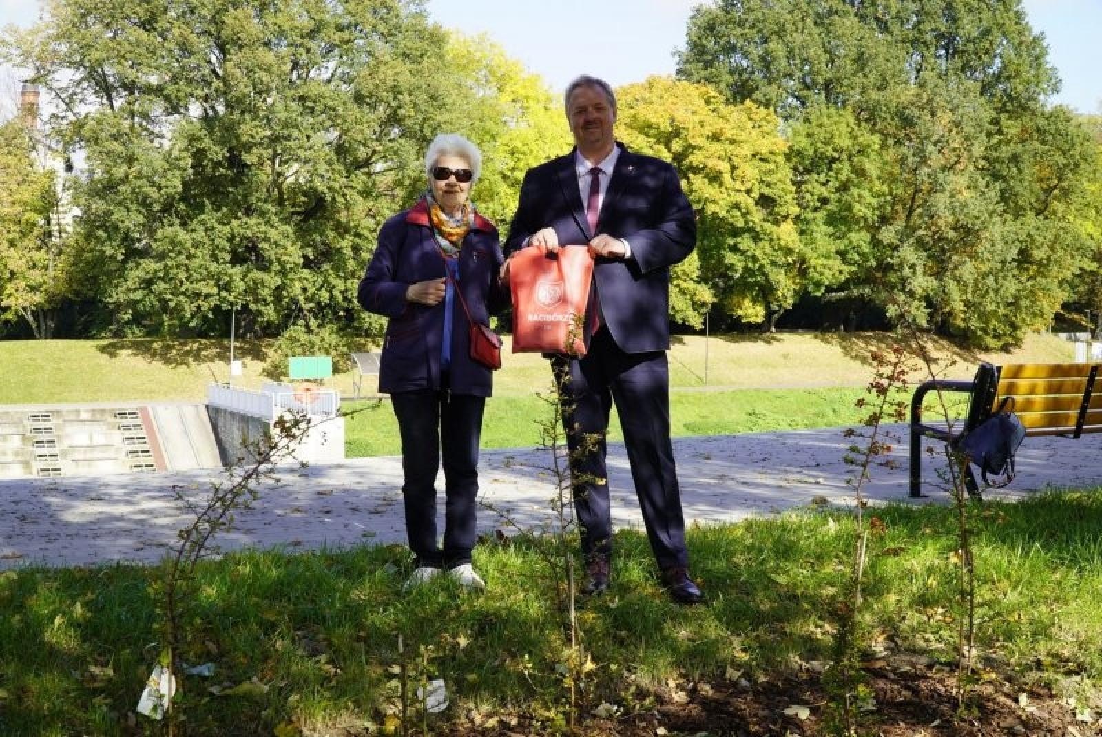Zdjęcie w galerii na portalu naszraciborz.pl: Obywatelska cegiełka do zielonego Raciborza wiadomości z regionu