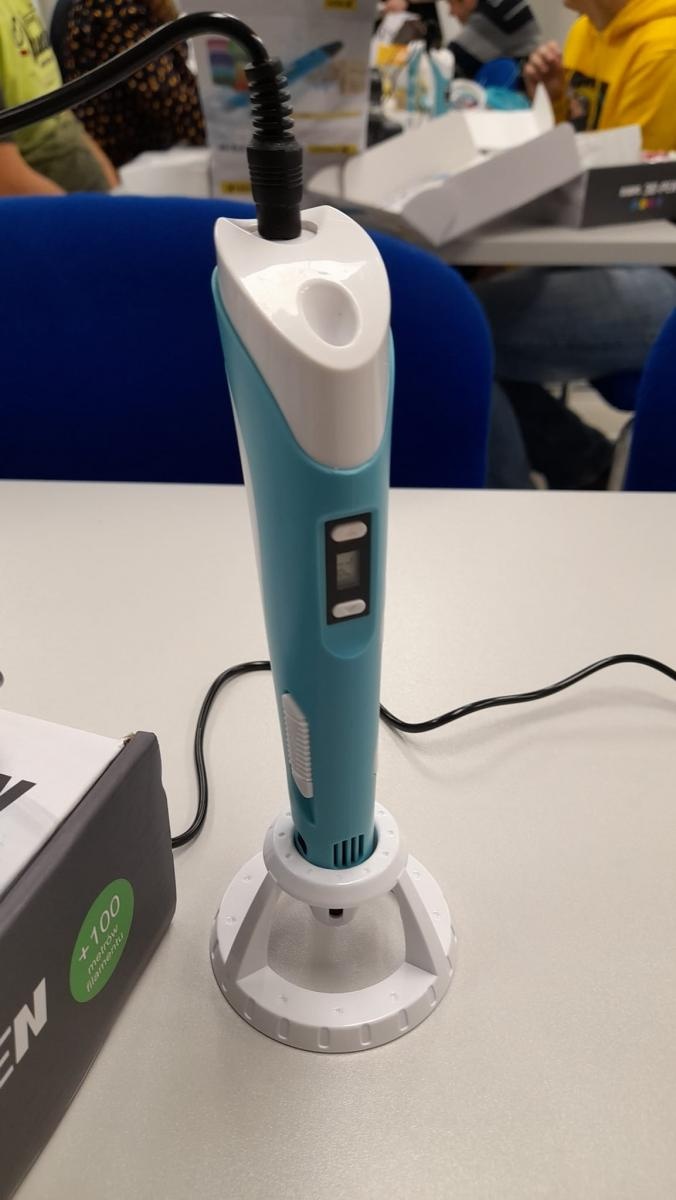 Zdjęcie w galerii na portalu naszraciborz.pl: Warsztaty tworzenia prac długopisami 3D w raciborskiej bibliotece wiadomości z regionu