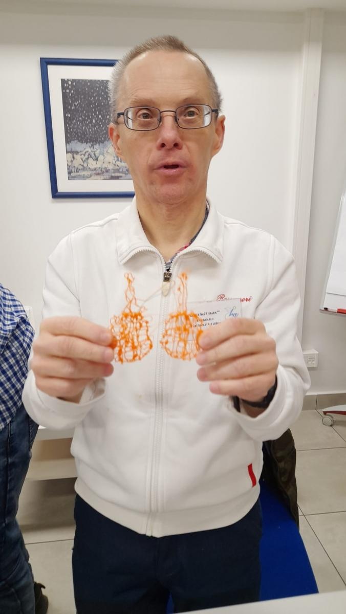 Zdjęcie w galerii na portalu naszraciborz.pl: Warsztaty tworzenia prac długopisami 3D w raciborskiej bibliotece wiadomości z regionu