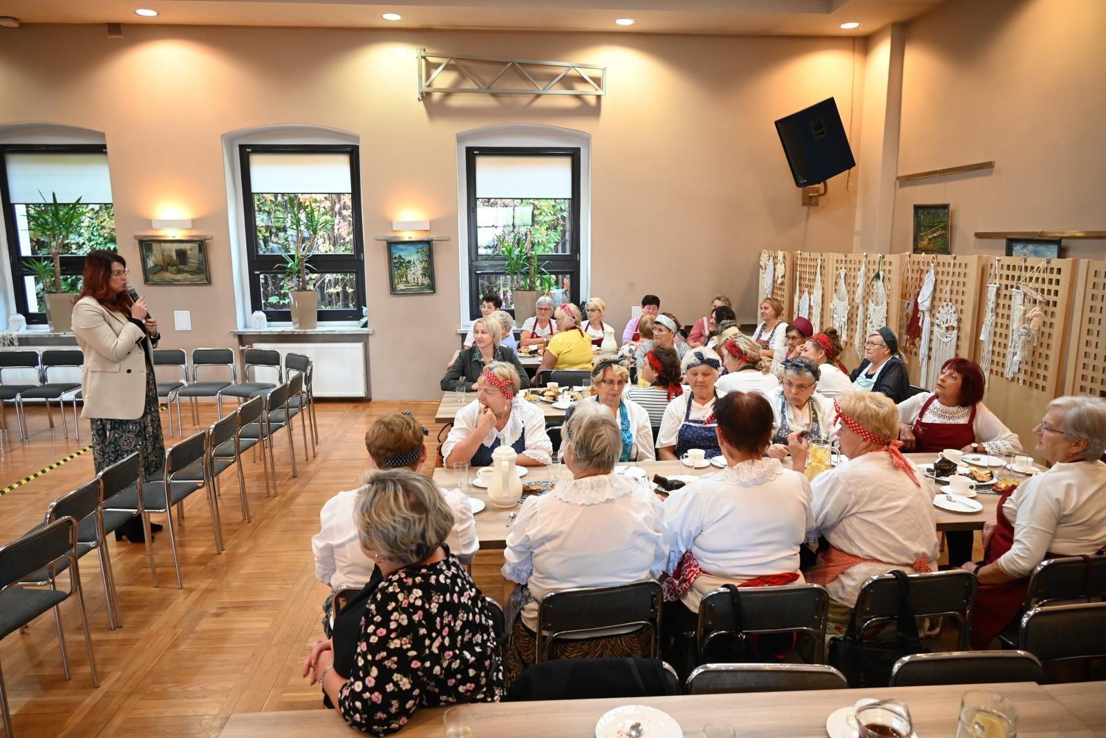 Zdjęcie w galerii na portalu naszraciborz.pl: W Tworkowie kisili kapustę po staremu wiadomości z regionu