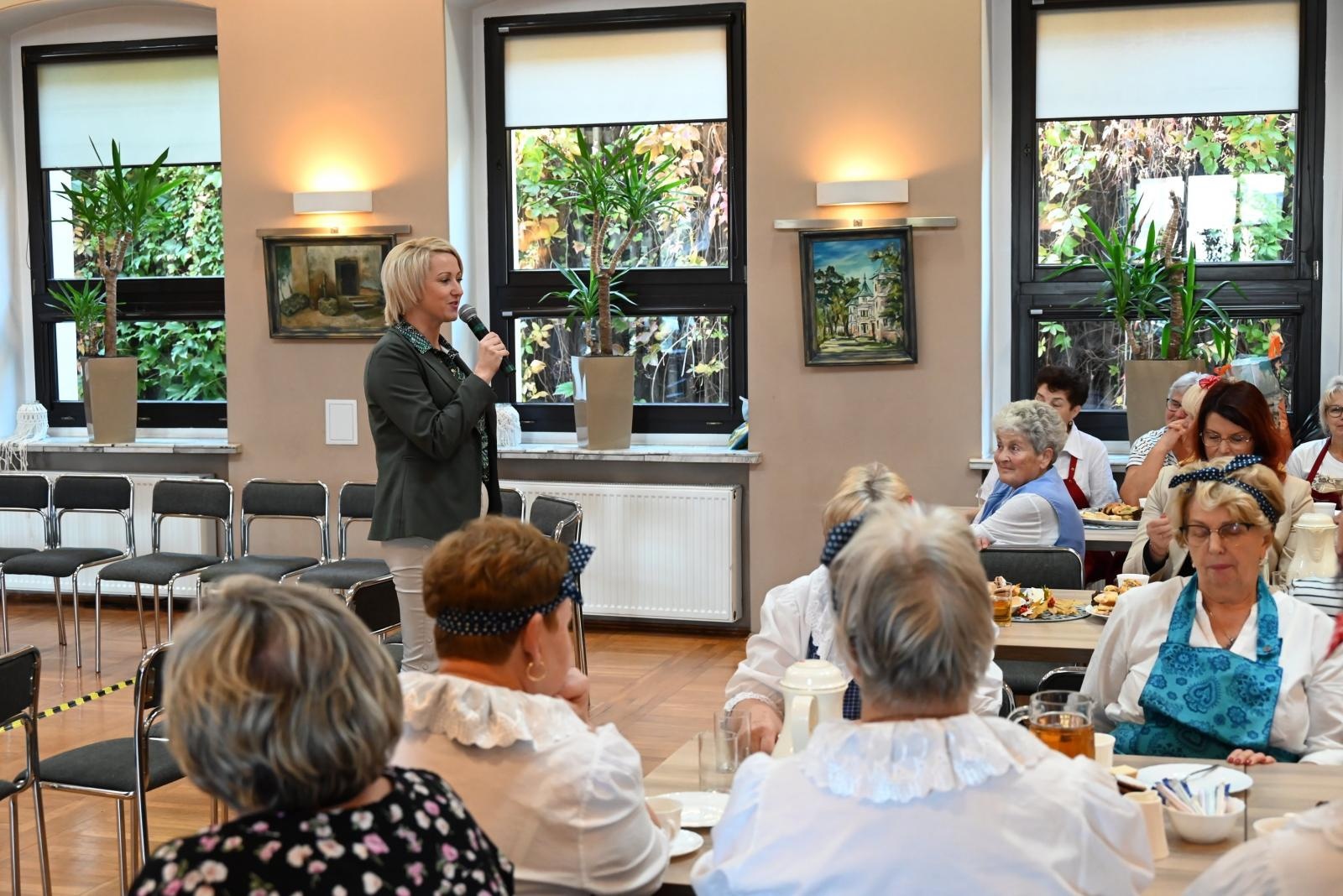 Zdjęcie w galerii na portalu naszraciborz.pl: W Tworkowie kisili kapustę po staremu wiadomości z regionu