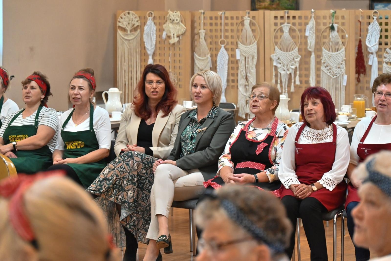 Zdjęcie w galerii na portalu naszraciborz.pl: W Tworkowie kisili kapustę po staremu wiadomości z regionu