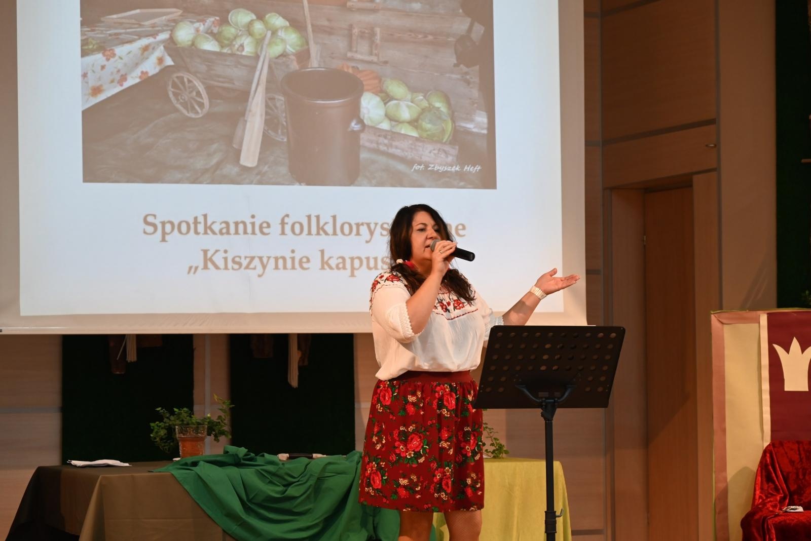 Zdjęcie w galerii na portalu naszraciborz.pl: W Tworkowie kisili kapustę po staremu wiadomości z regionu