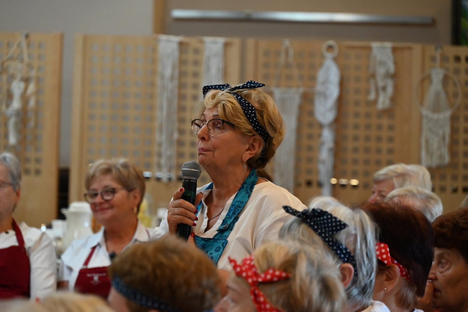 Zdjęcie w galerii na portalu naszraciborz.pl: W Tworkowie kisili kapustę po staremu wiadomości z regionu