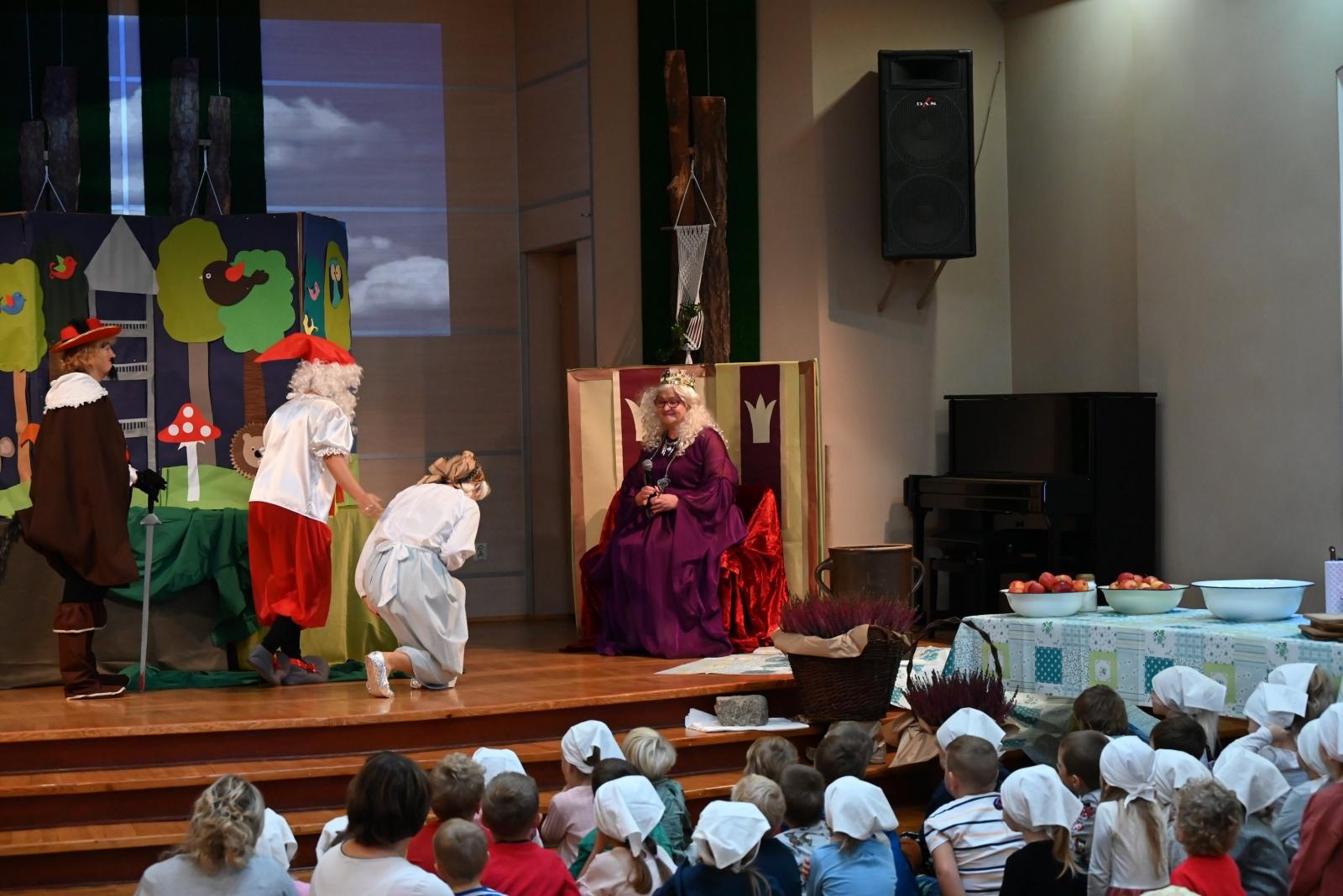 Zdjęcie w galerii na portalu naszraciborz.pl: W Tworkowie kisili kapustę po staremu wiadomości z regionu