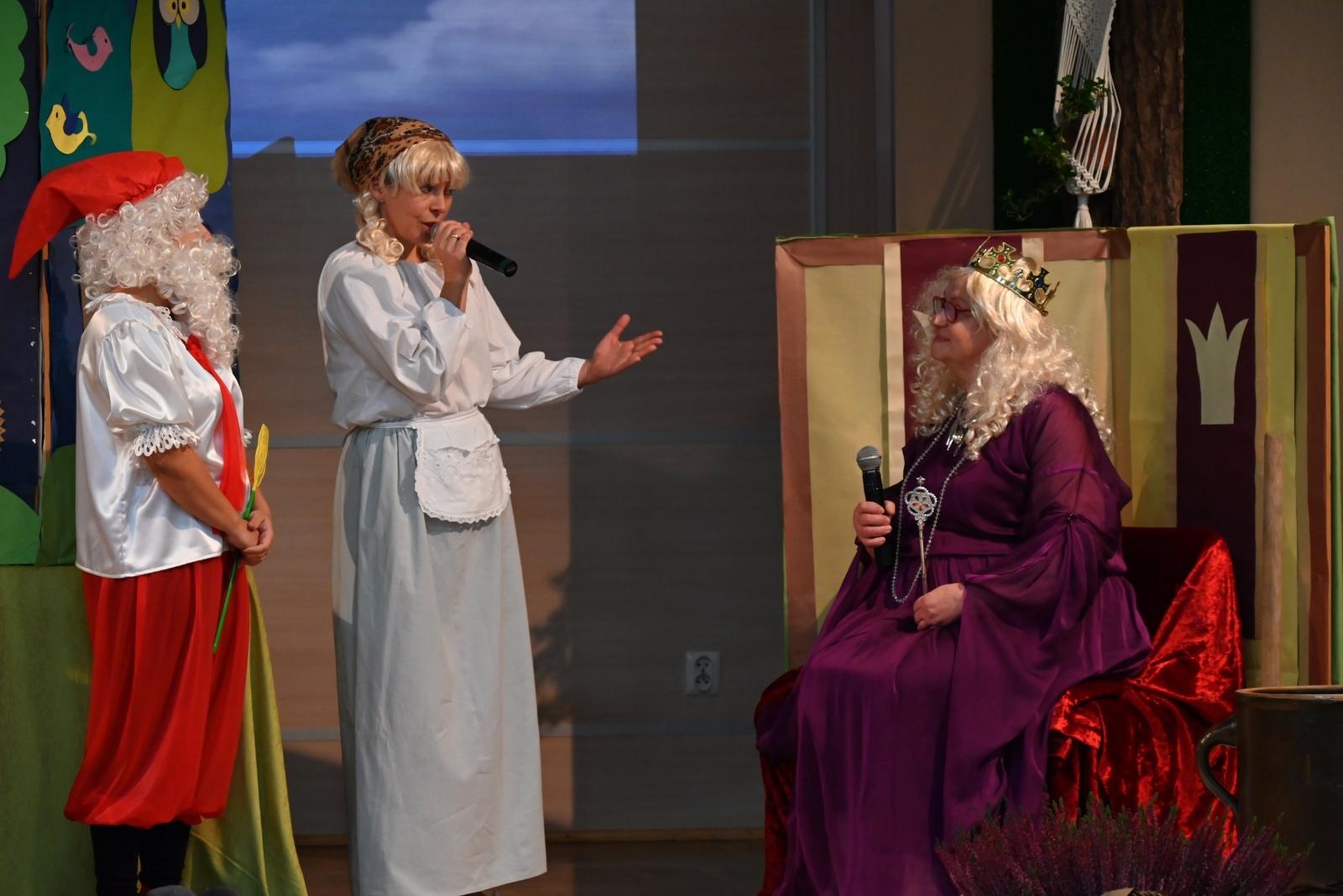 Zdjęcie w galerii na portalu naszraciborz.pl: W Tworkowie kisili kapustę po staremu wiadomości z regionu